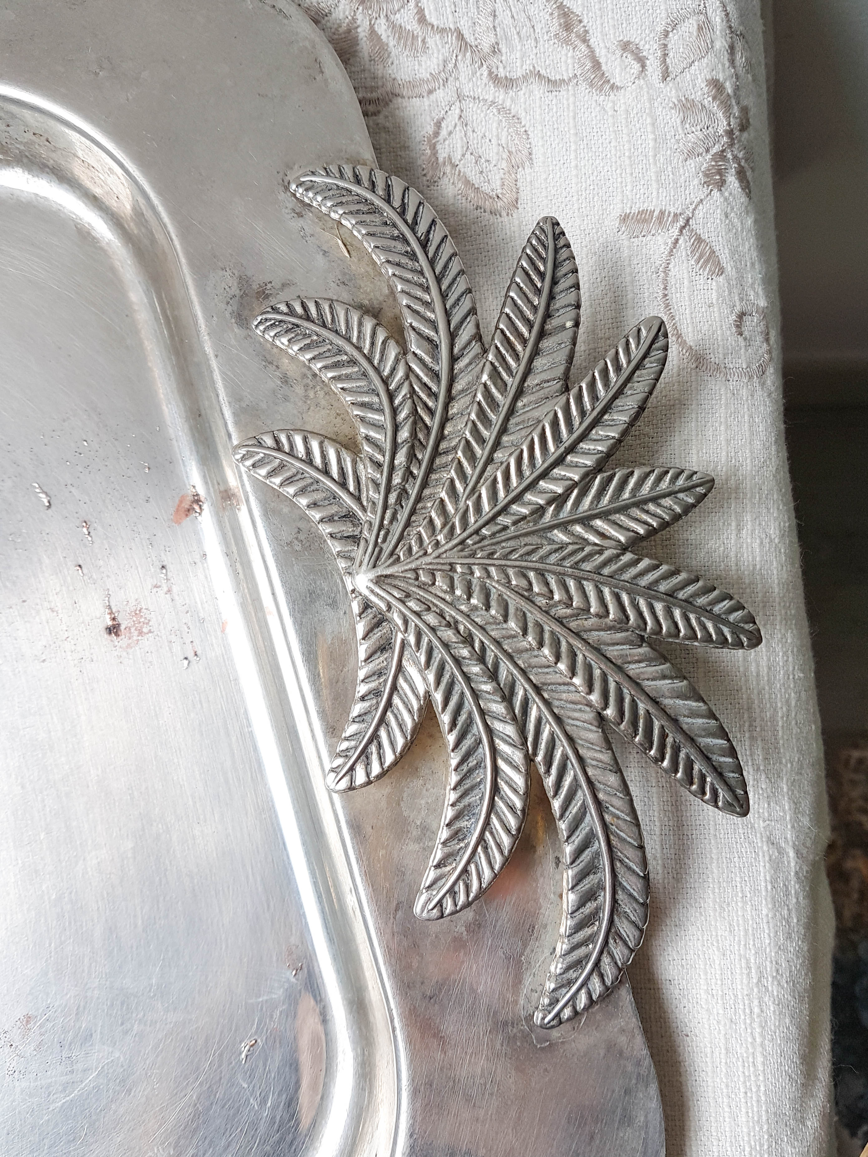 Vintage tray in silver stainless steel and palm tree