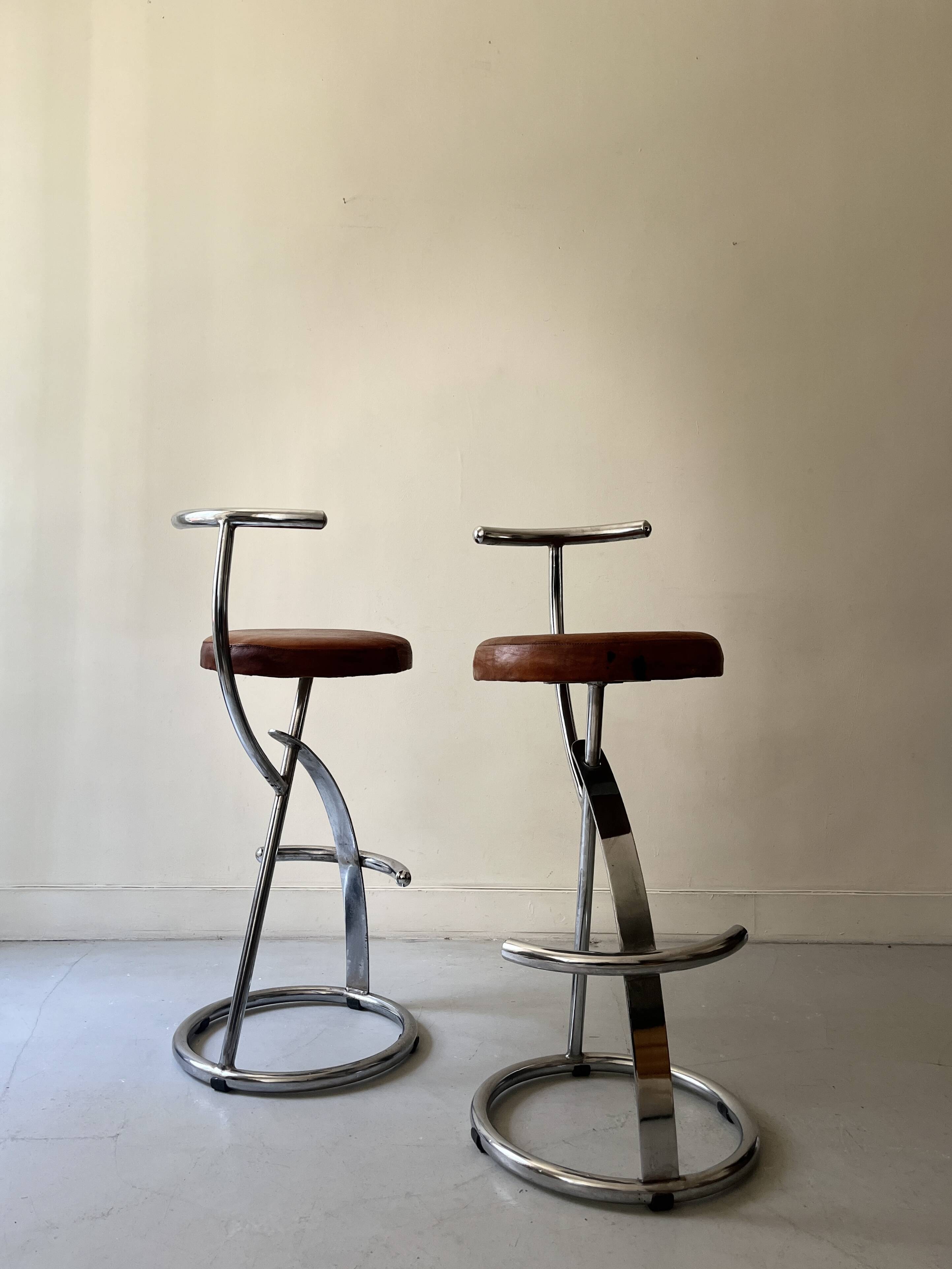 Bar stools in tubular chrome and tan leather, 1970s