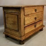 Louis XIV chest of drawers in walnut
