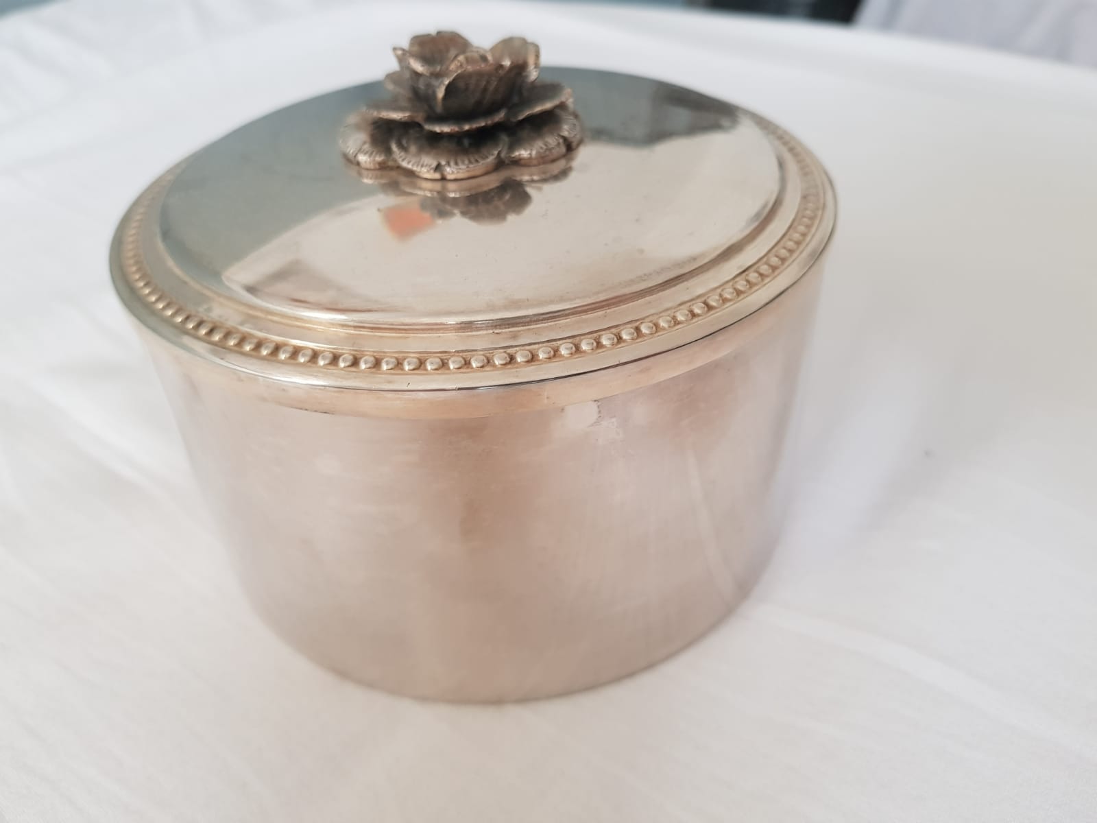 Boîte à bijoux en métal argenté