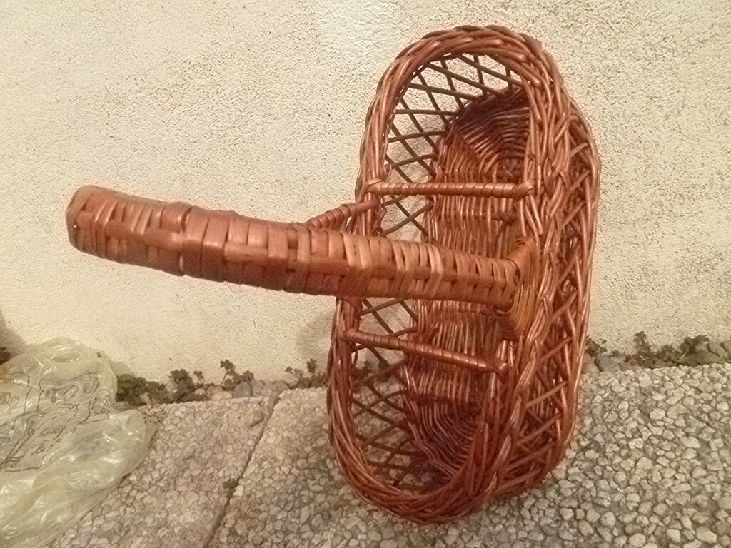 Wicker bottle holder basket, vintage