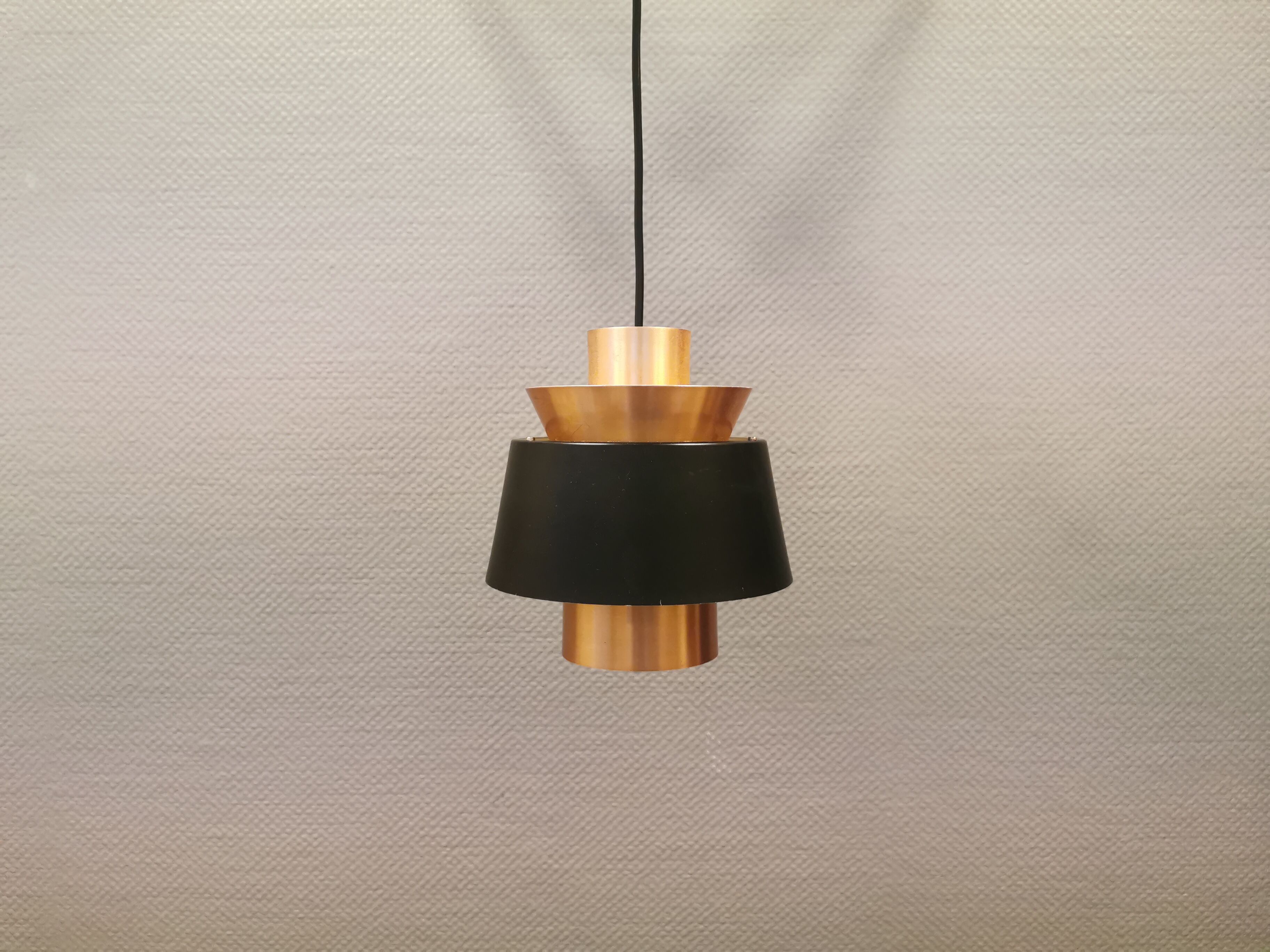 Suspension, modèle P254 conçue par Jørn Utzon