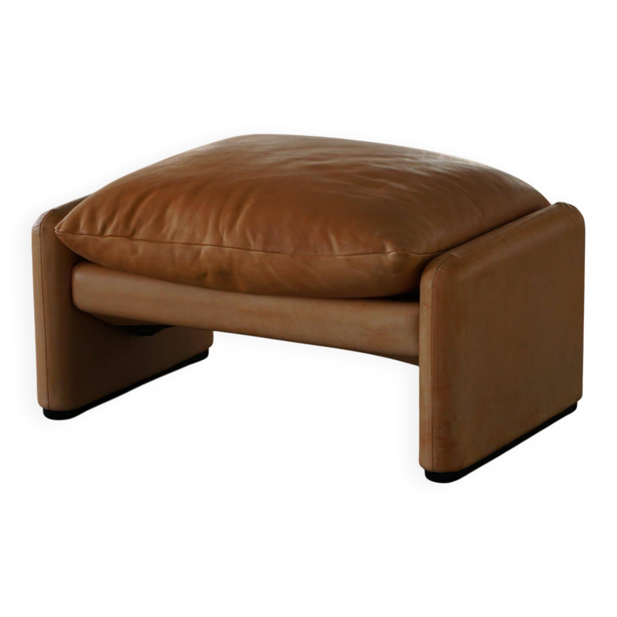 Maralunga ottoman in leather, Vico Magistretti for Cassina, Italian modern, 1973