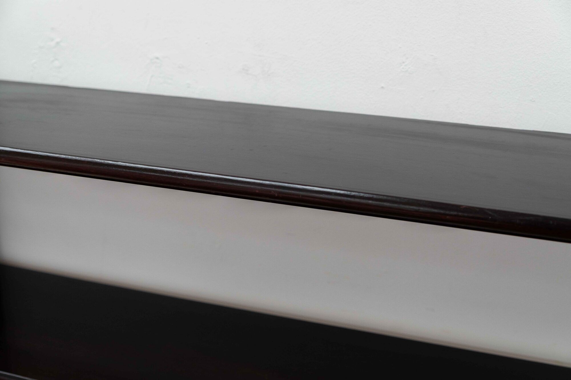 'Correas' wall shelves by Miquel Milà