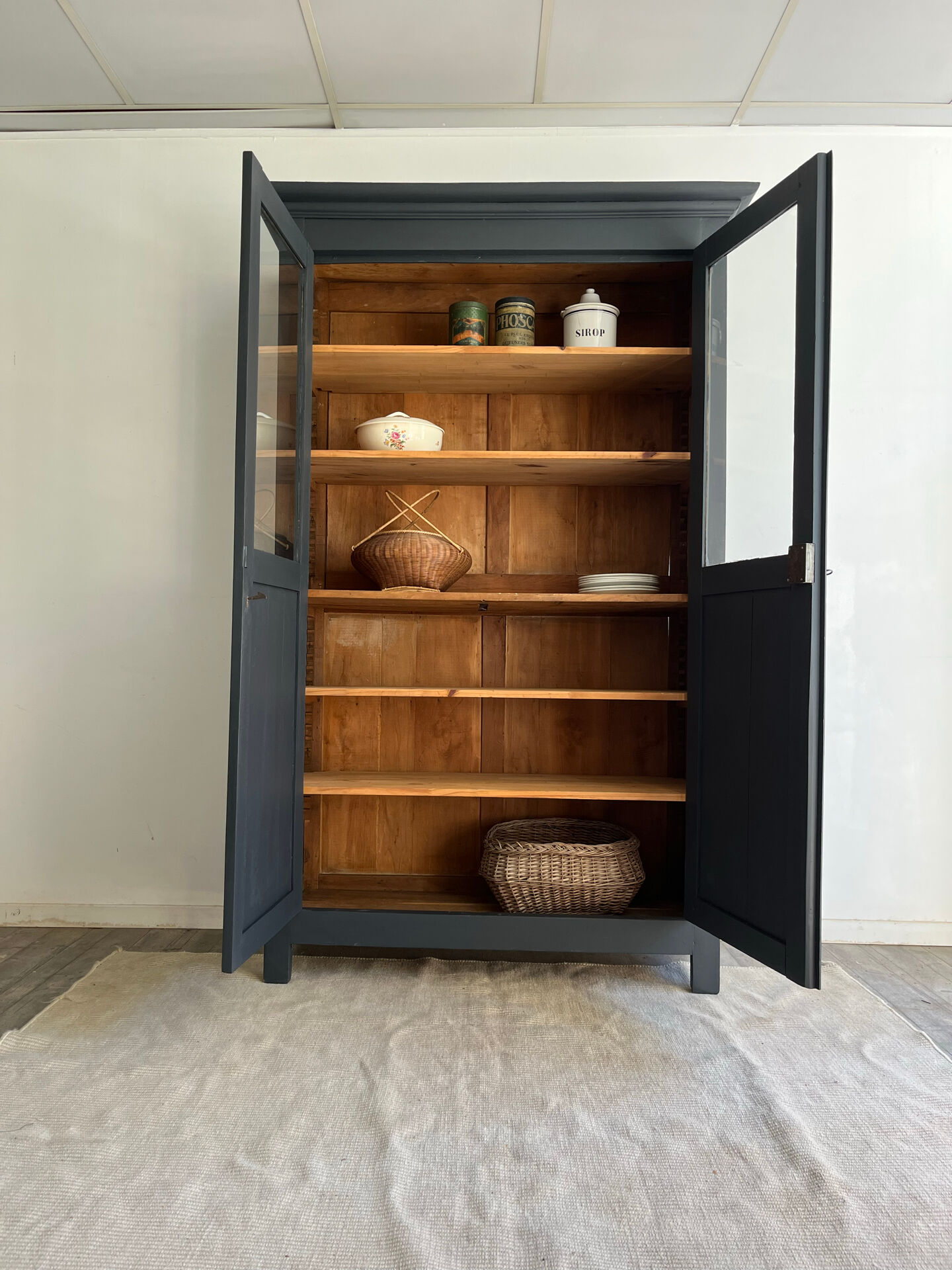 Armoire vitrée