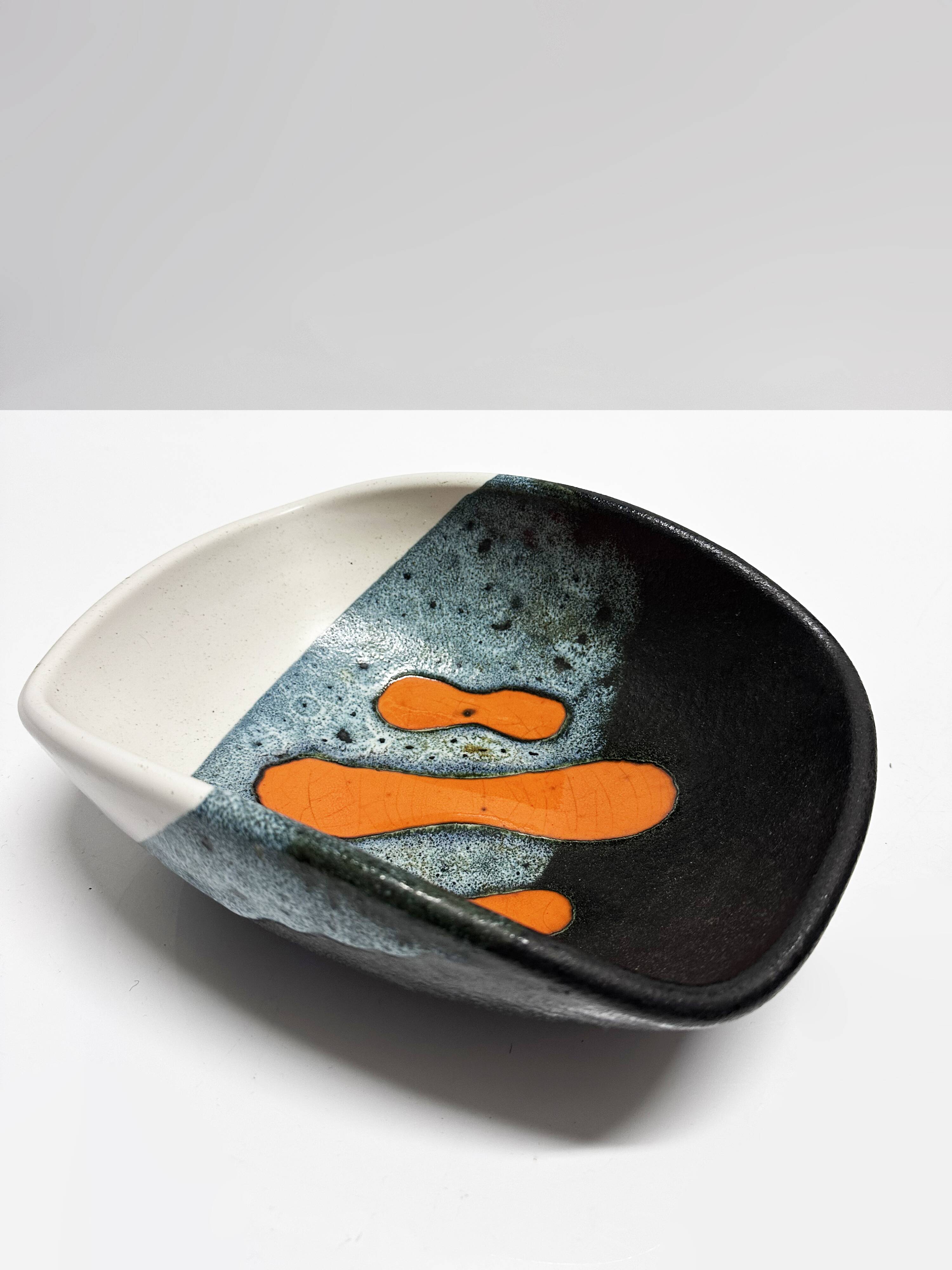 Rare set of three Elchinger Atelier ceramic bowls. France, 1950.
