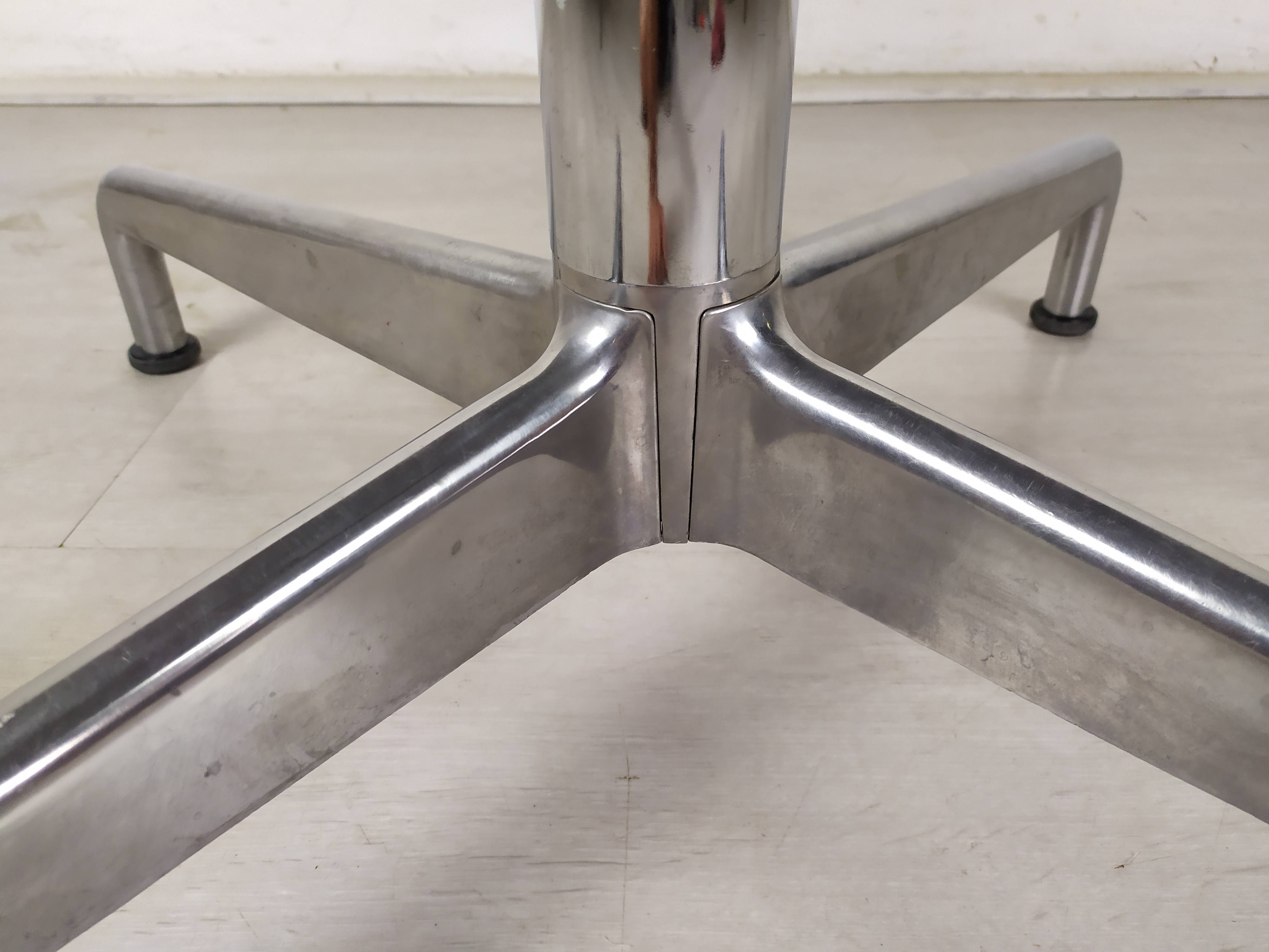 Round table Giancarlo Piretti