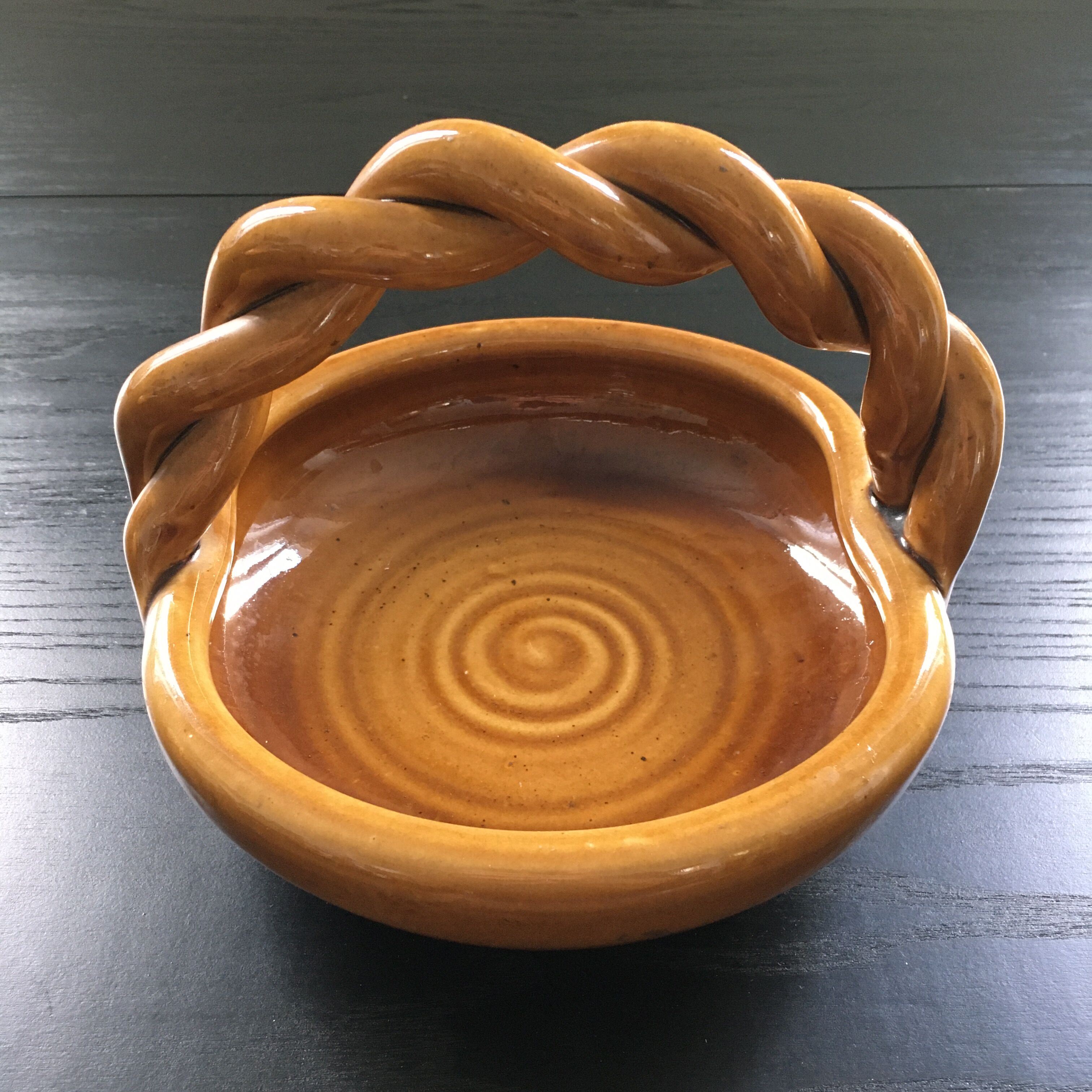 Accolay ceramic basket