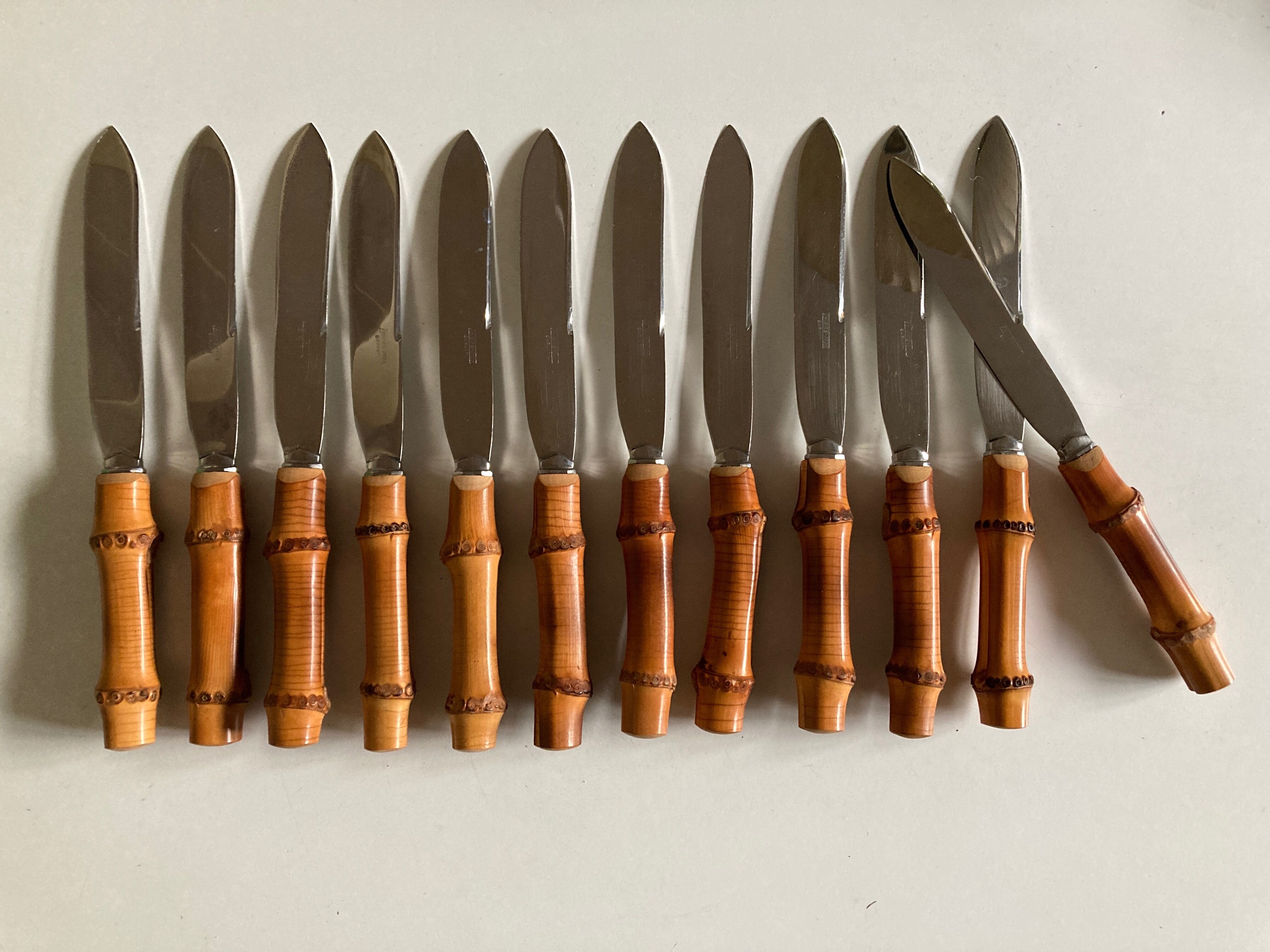Set de 12 couteaux bambou 1960