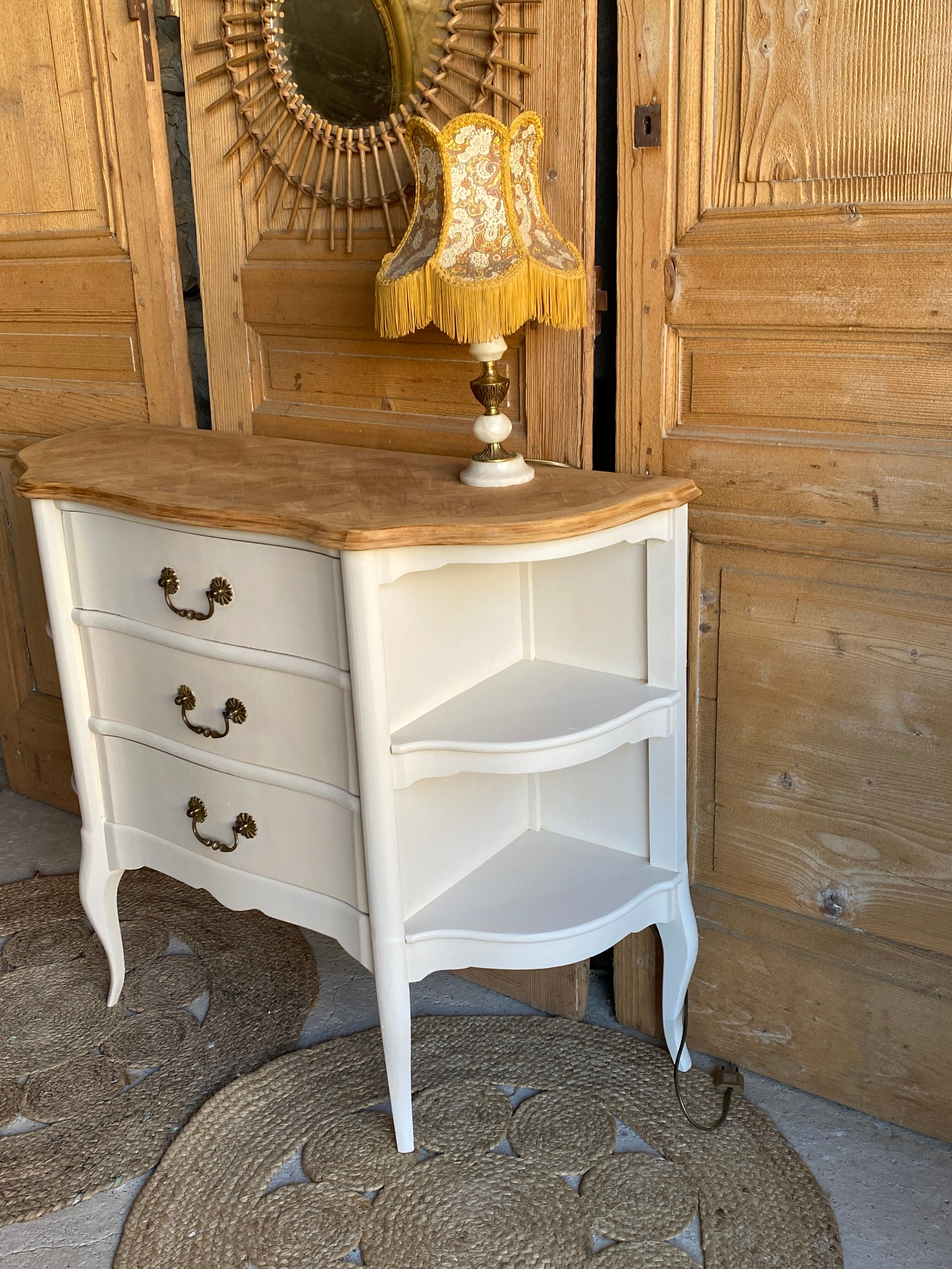 Jumping chest of drawers