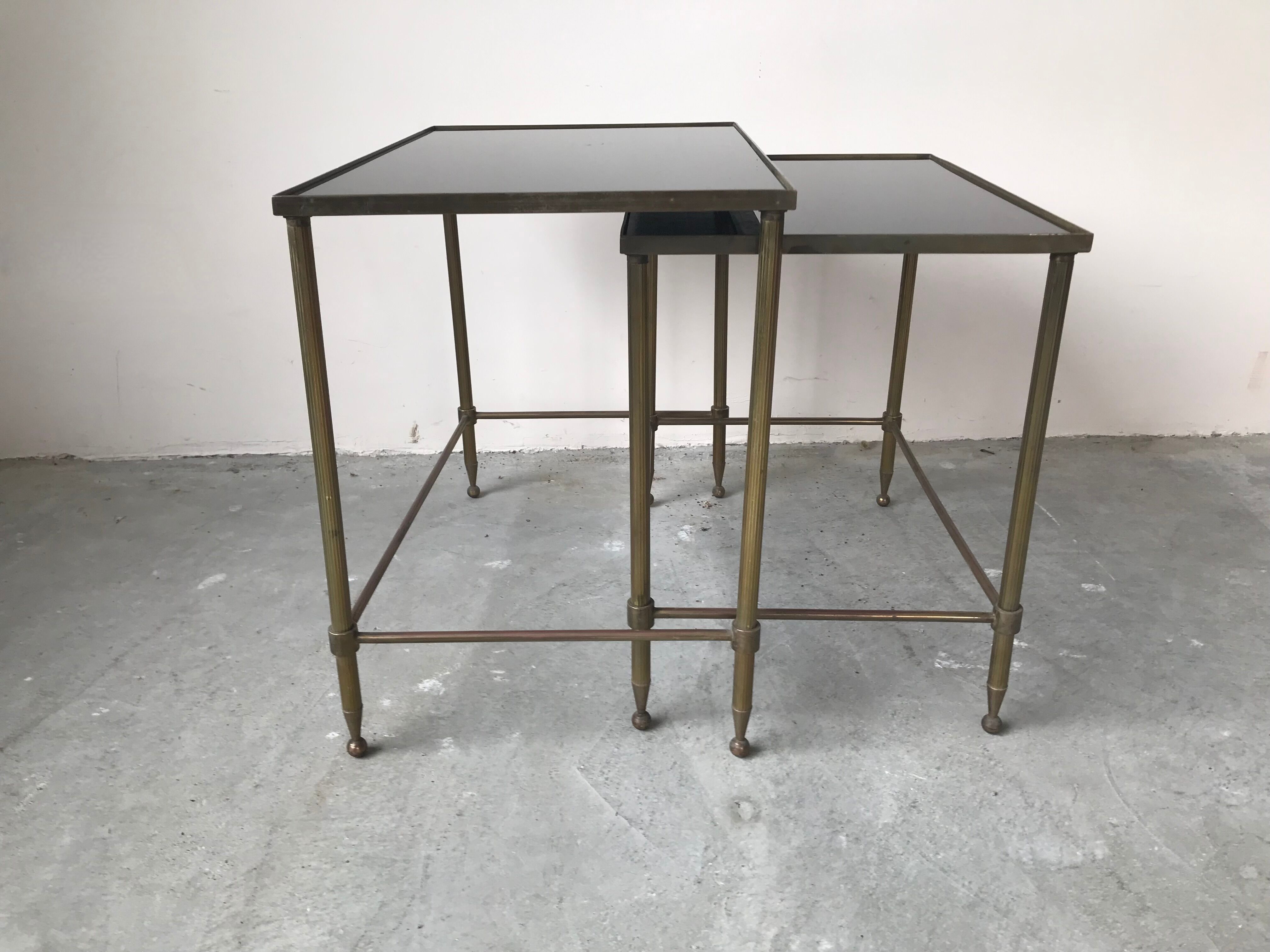 Pull-out tables in glass and brass