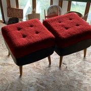 Set of 2 mid-century stools in red and black fabric and faux leather, with light wood legs.