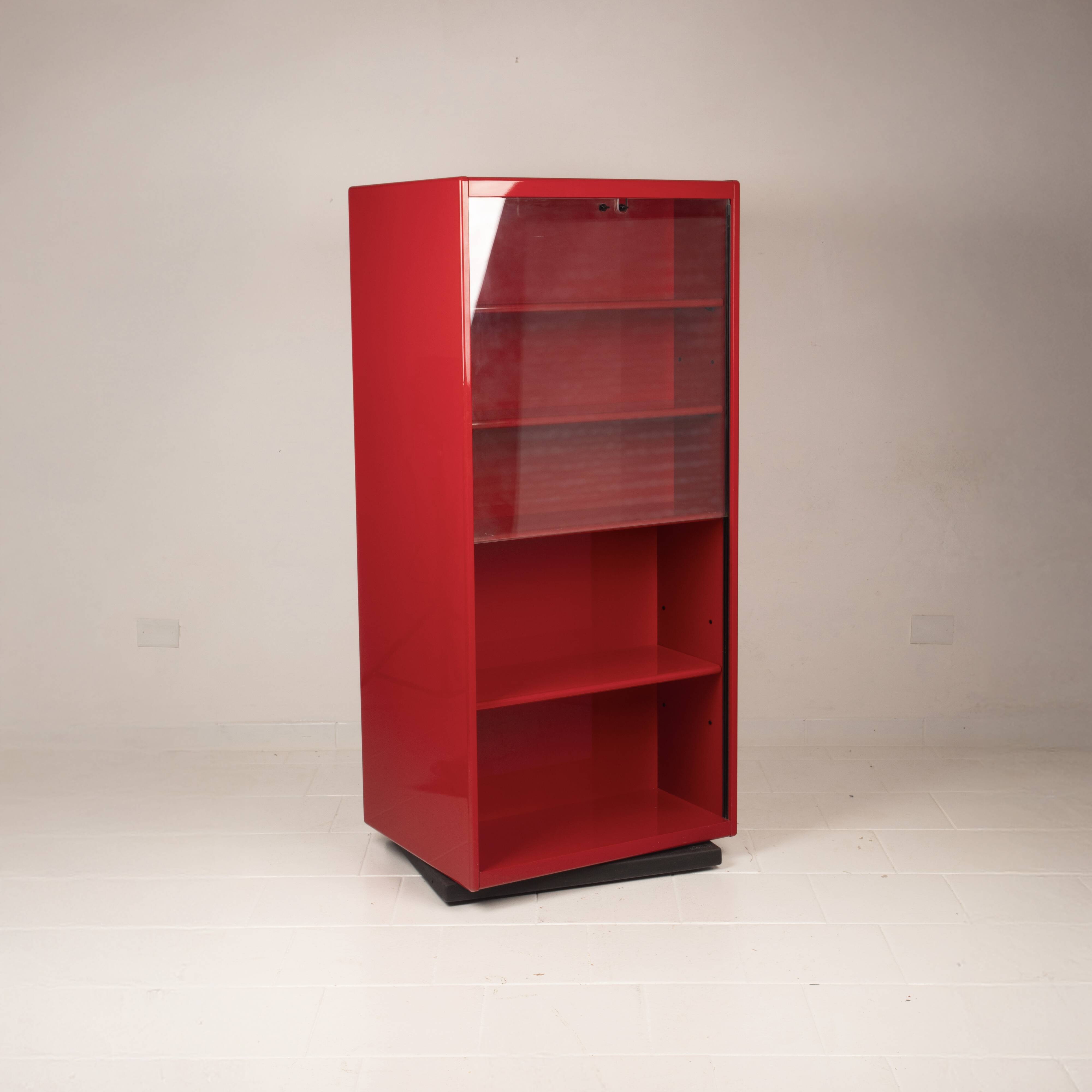 Double-face rotating display cabinet in red lacquer by Arflex, 1980s