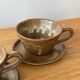 Tasses et sous-tasses en grès vintage