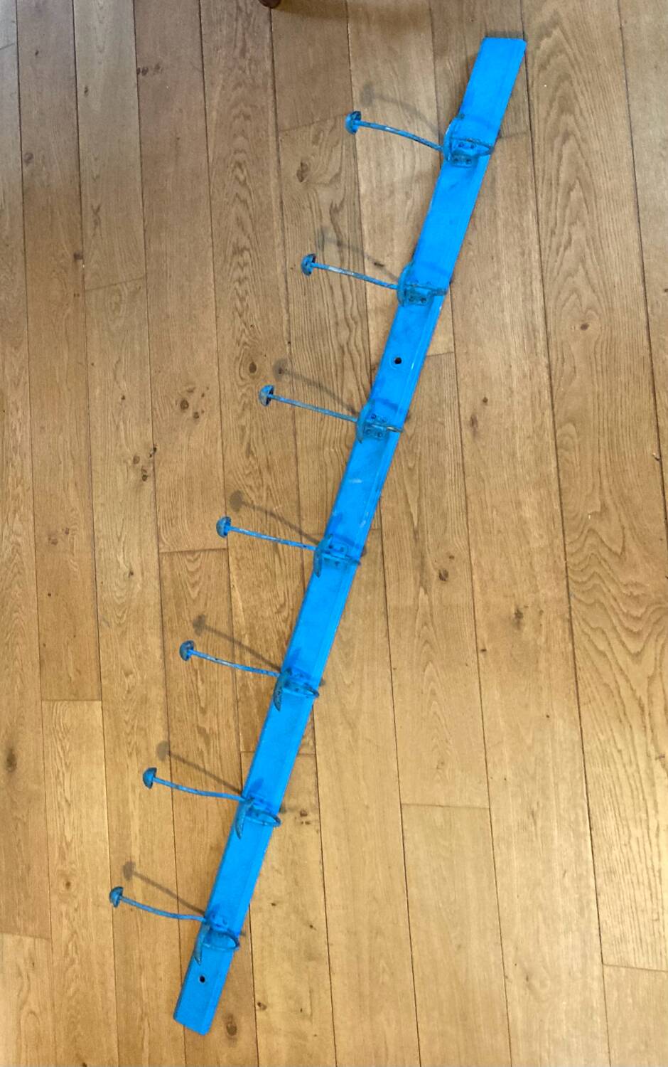 Wall-mounted coat rack with 7 hooks, length 191 cm