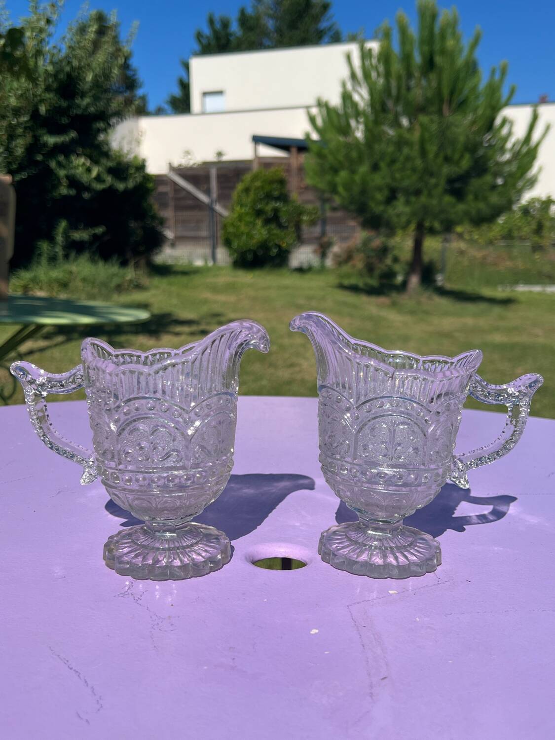 Lot - 2 Aiguières ancienne époque 1900 en cristal moulé