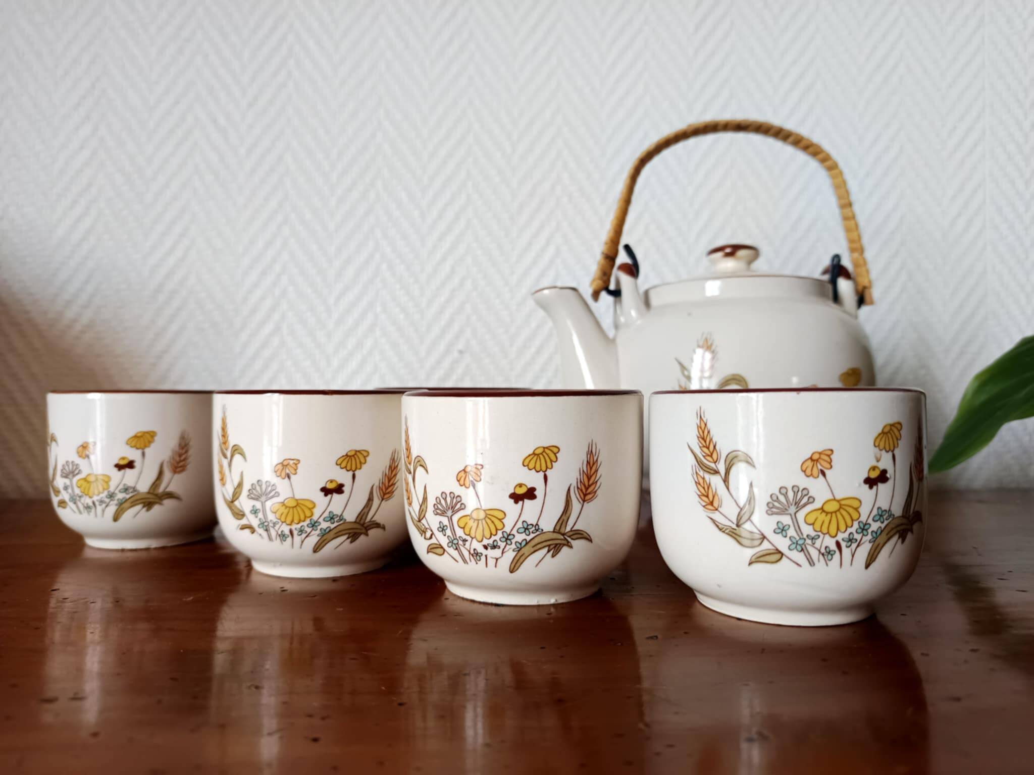 Asian tea service with flowers 1970
