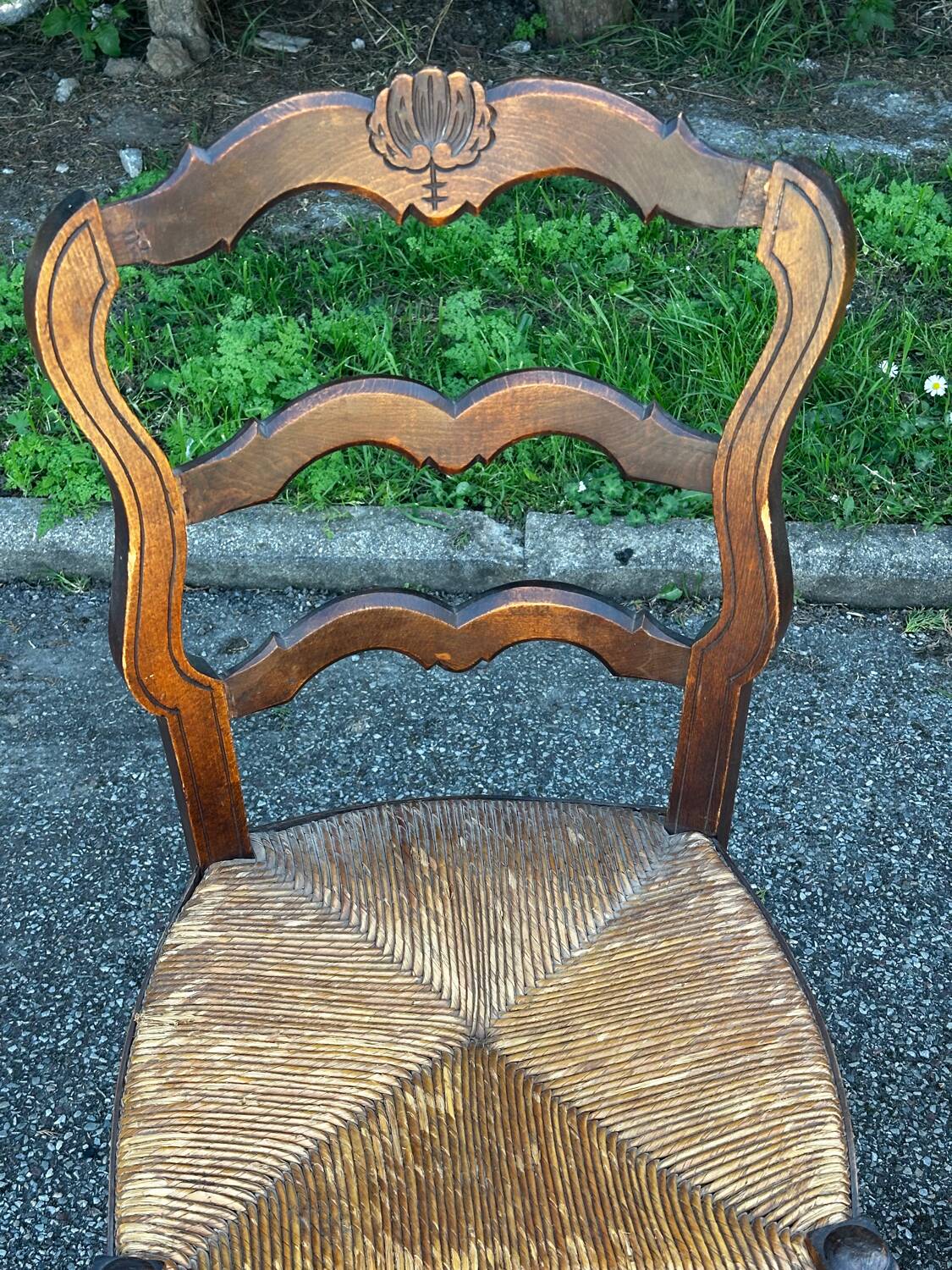 Set of 4 Louis XV straw chairs – solid wood – curved backrest