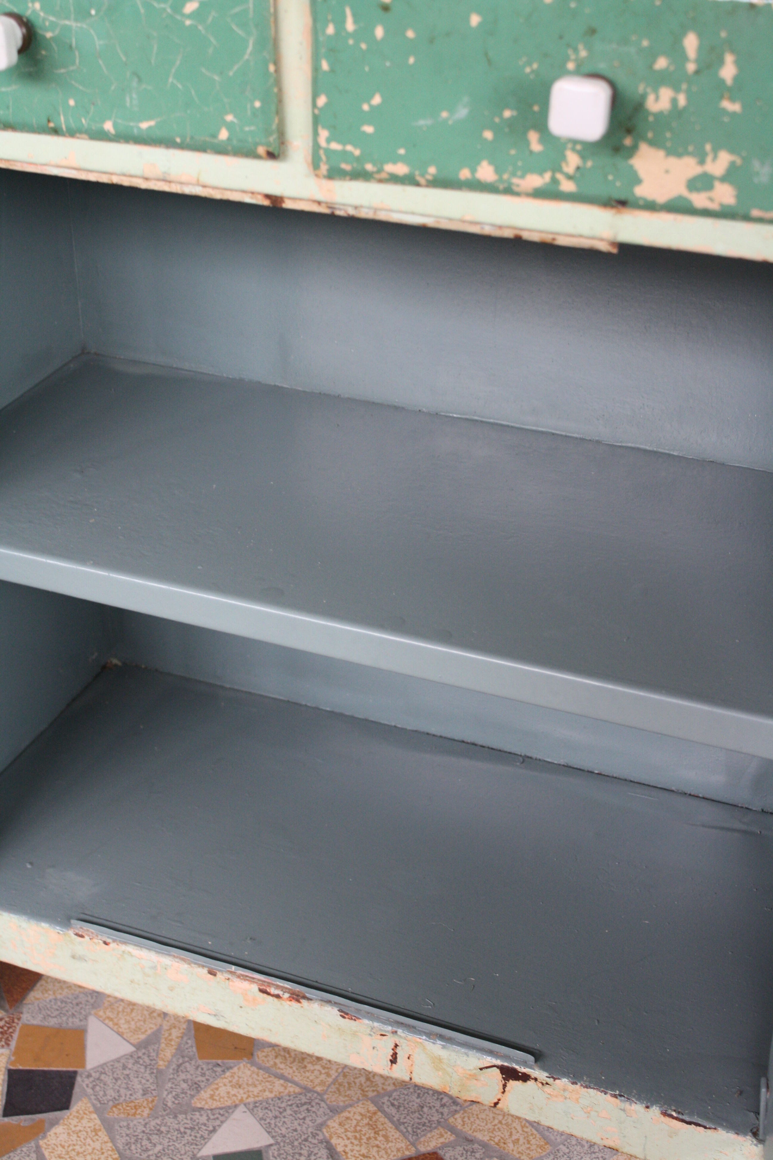 Industrial low metal buffet