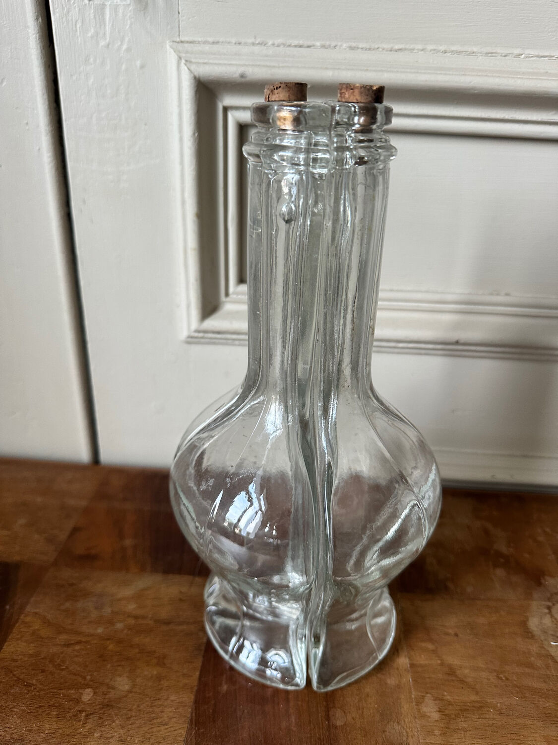 Compartmented liqueur decanter