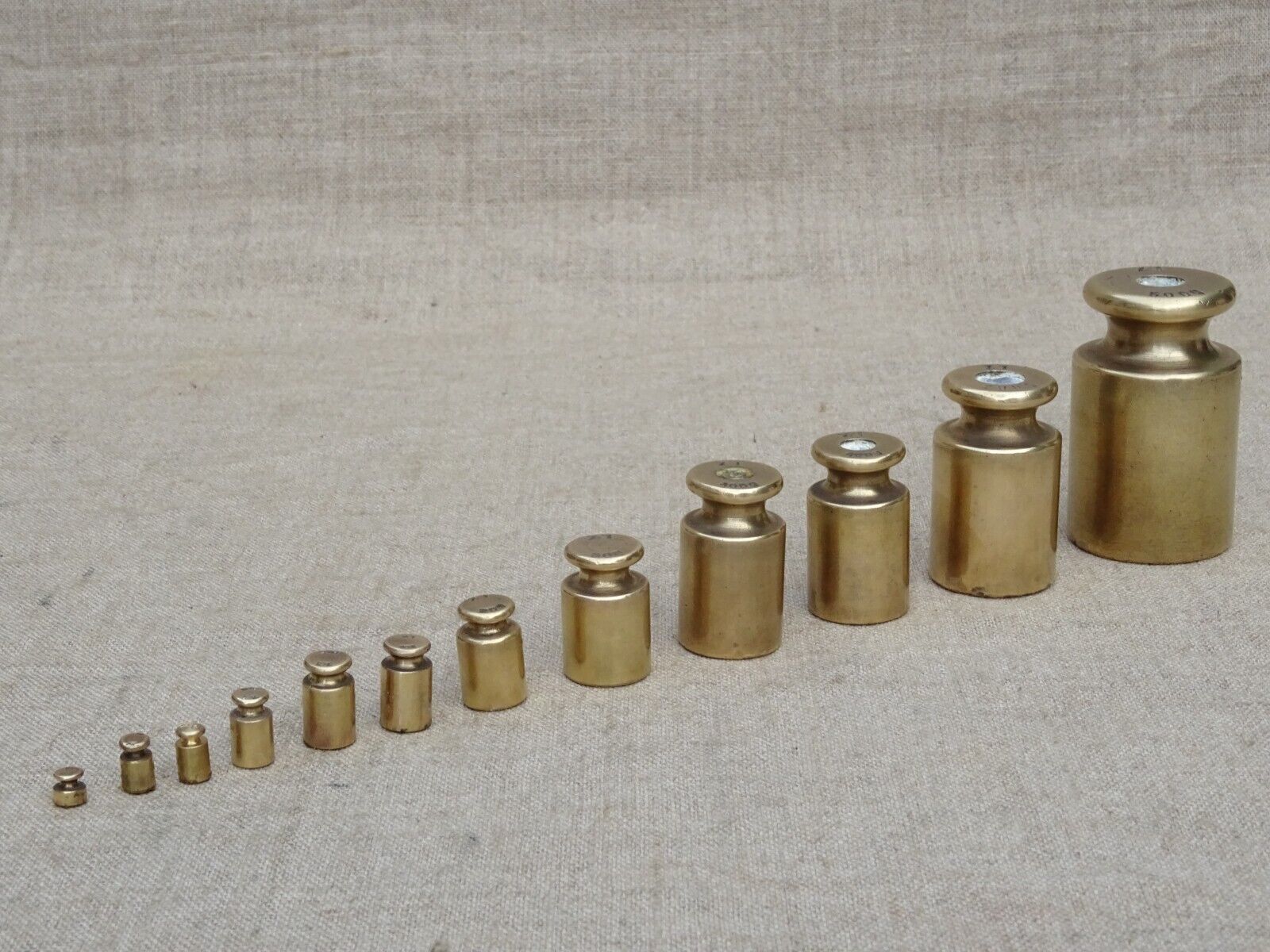 Old box 12 weight flat head brass from 1g to 500g for complete scale