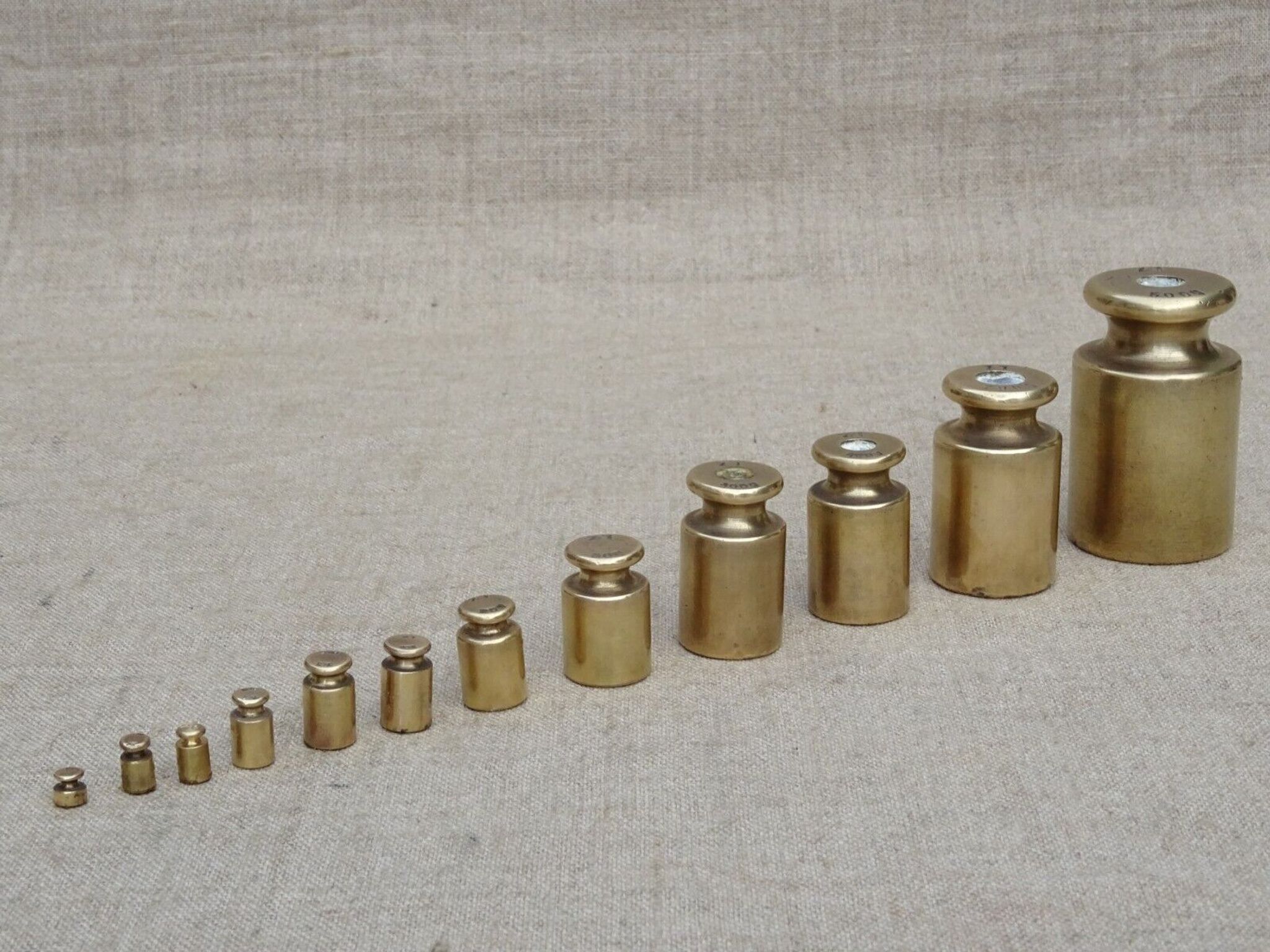 Old box 12 weight flat head brass from 1g to 500g for complete scale