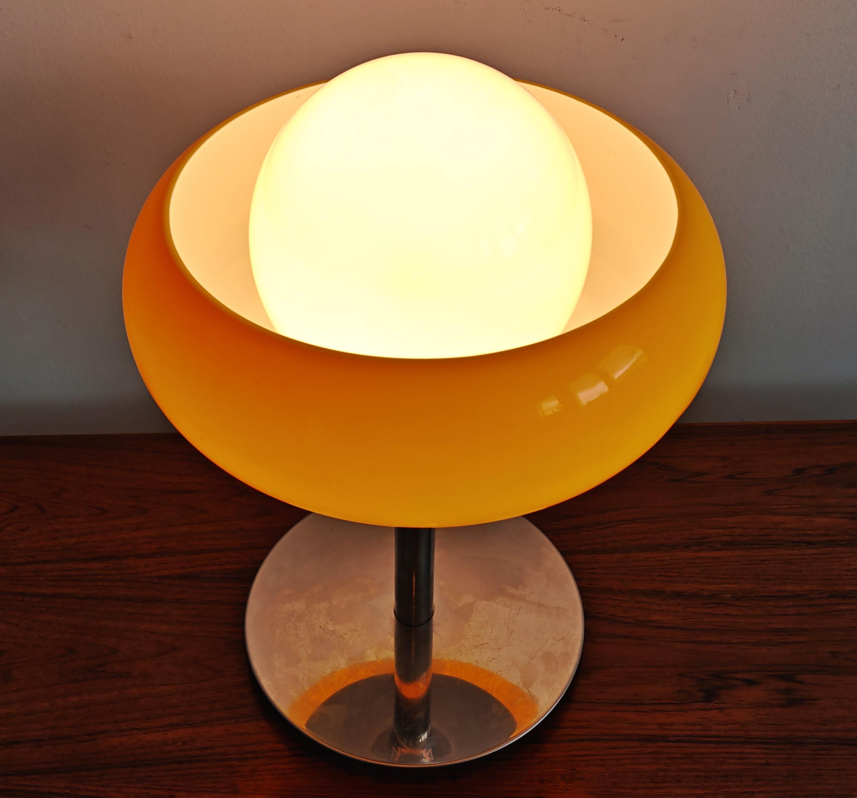 Lampe de table Mid Century Modern "Jadran" ou "Tulip" par Guzzini 1970s