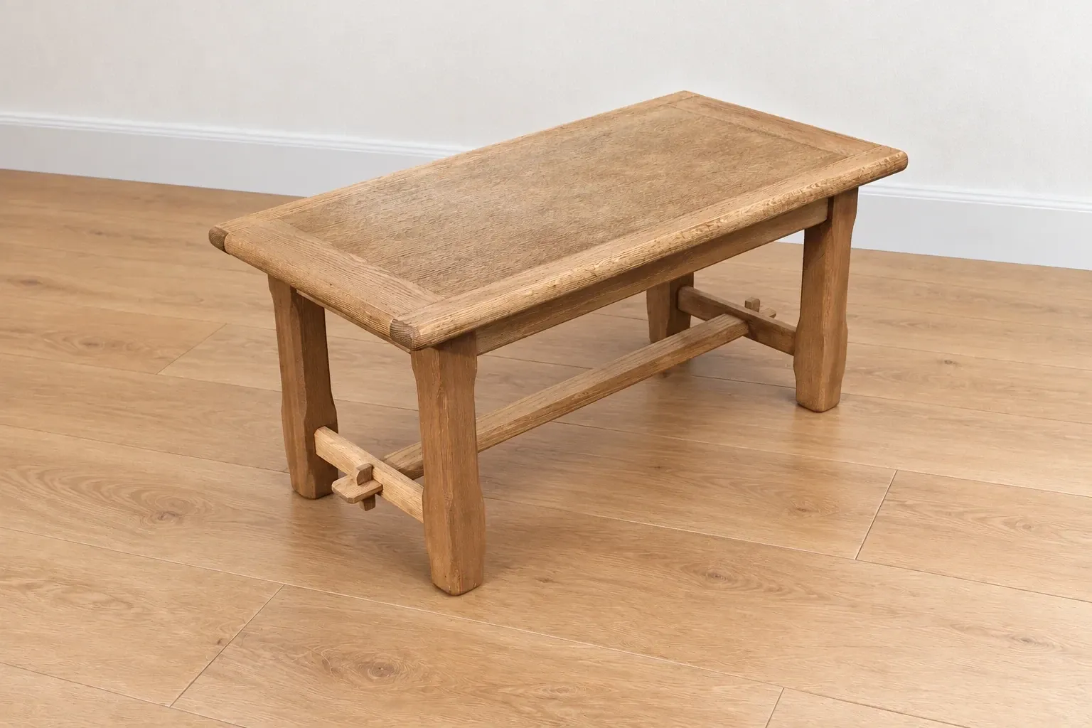 Natural wood farmhouse coffee table – country style, dowel stretcher – 99 cm