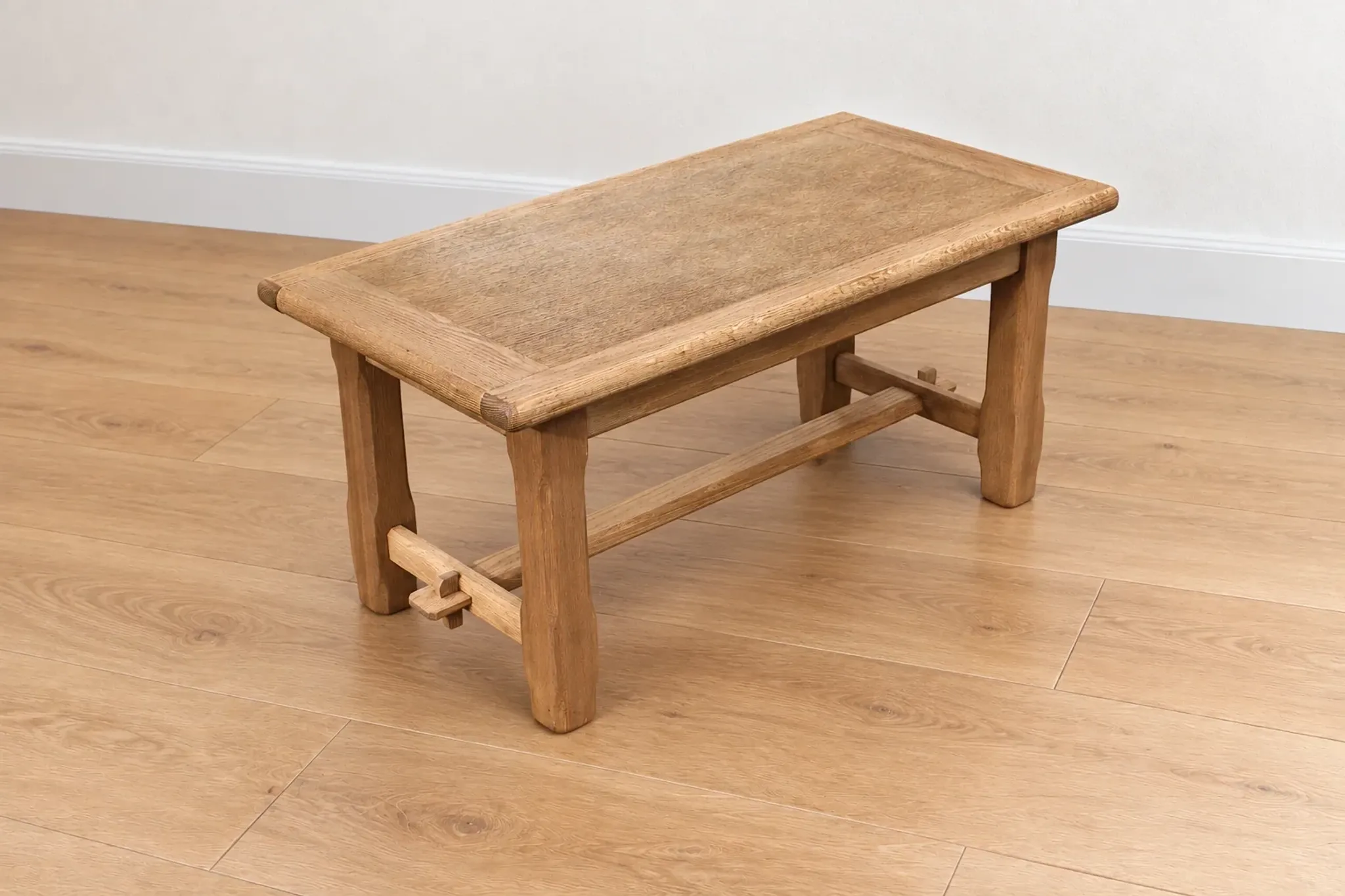 Table basse de ferme en bois naturel – style campagne, entretoise à clavettes – 99 cm