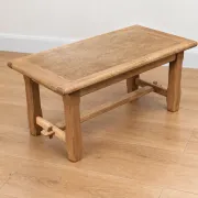 Table basse de ferme en bois naturel – style campagne, entretoise à clavettes – 99 cm