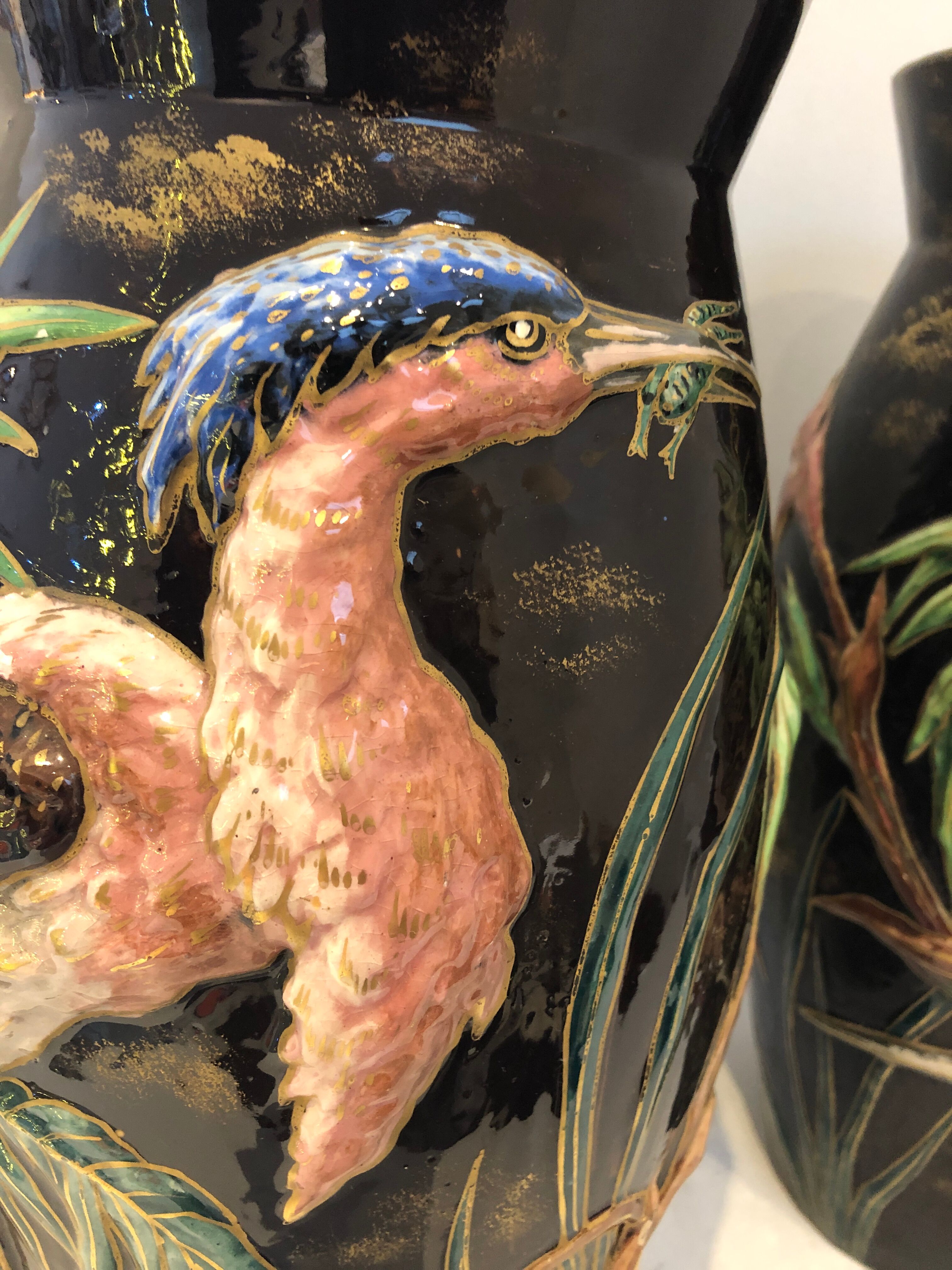 Paire de vases "Aux Hérons" Barbotine Longchamp, début 20ème