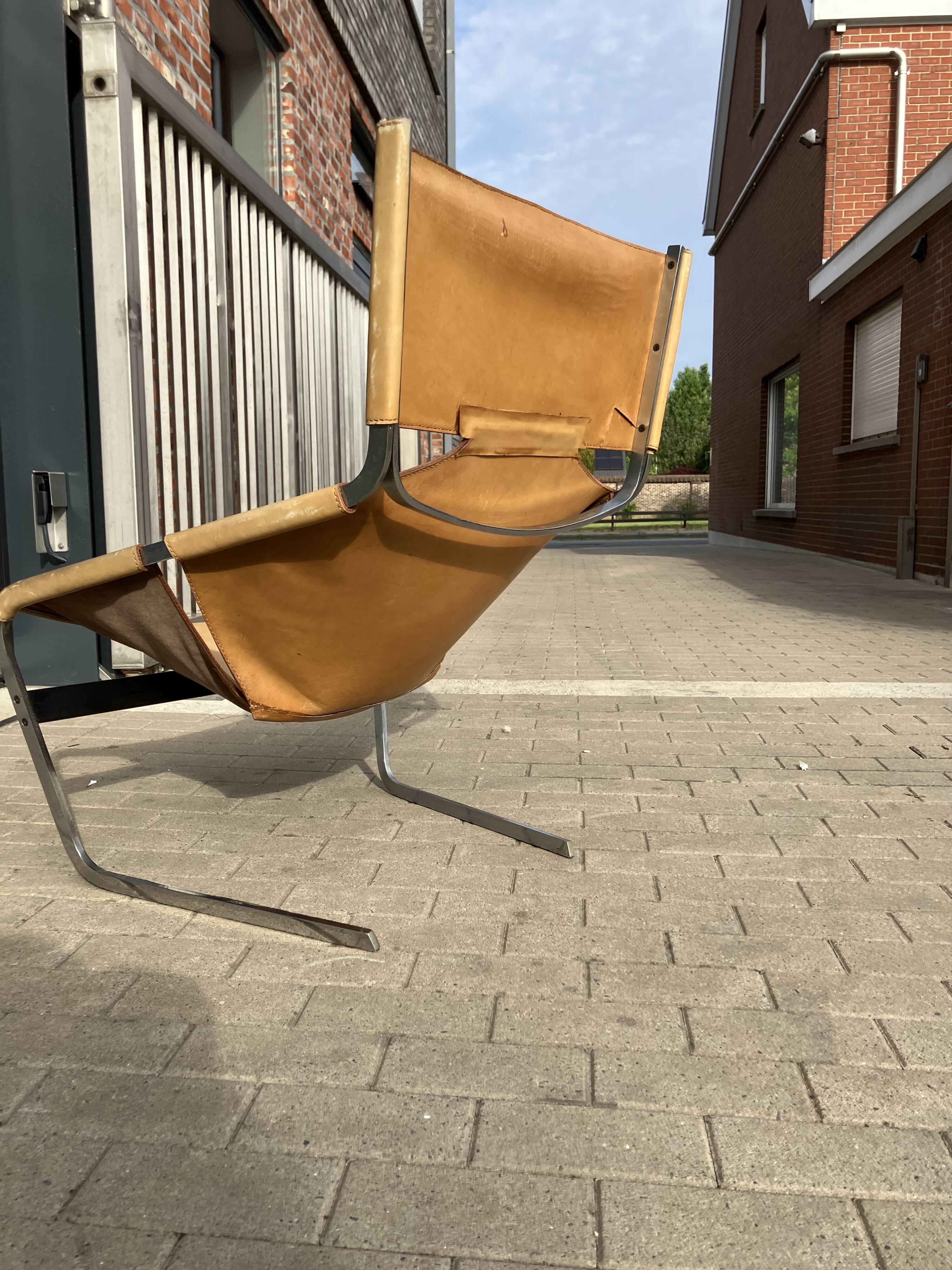 Artifort F444 van Pierre Paulin, natural camel leather