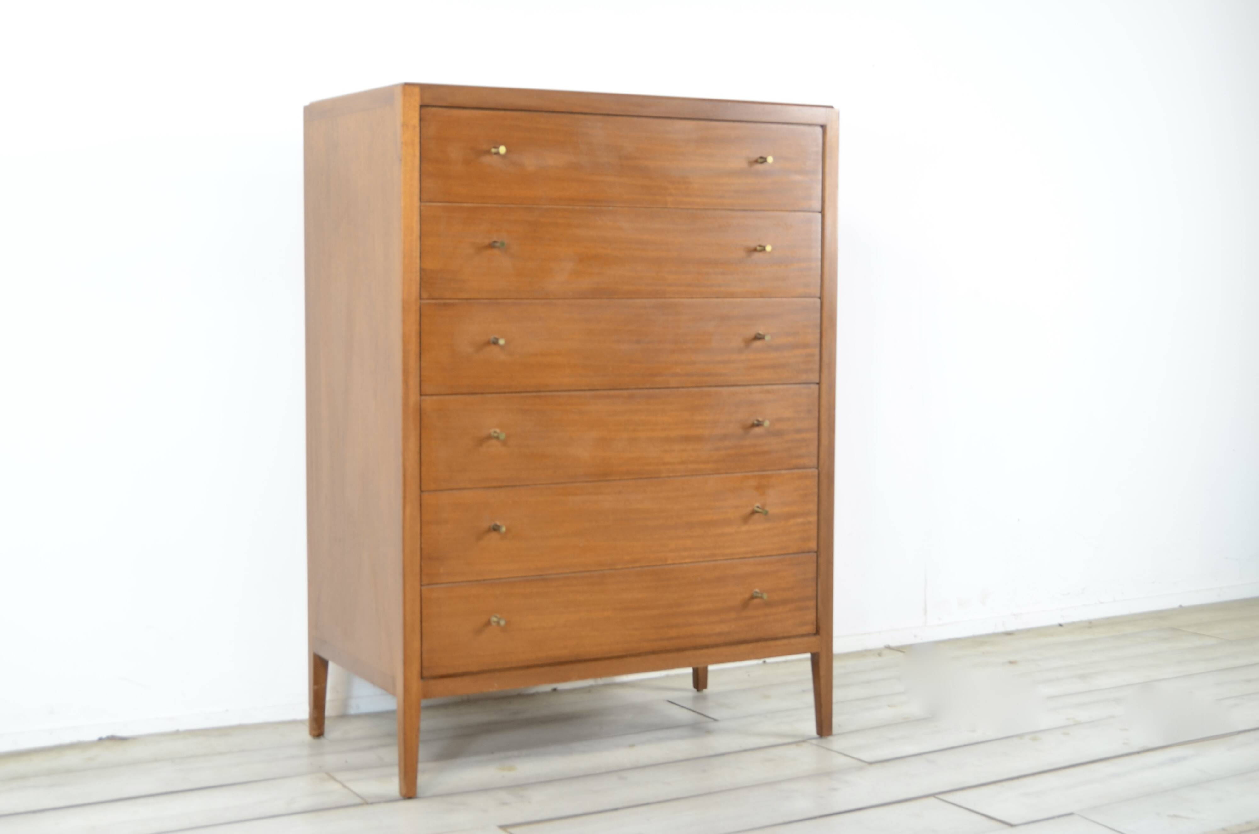 Commode / Tallboy vintage du milieu du siècle « Heal » en noyer. Style moderne/danois.