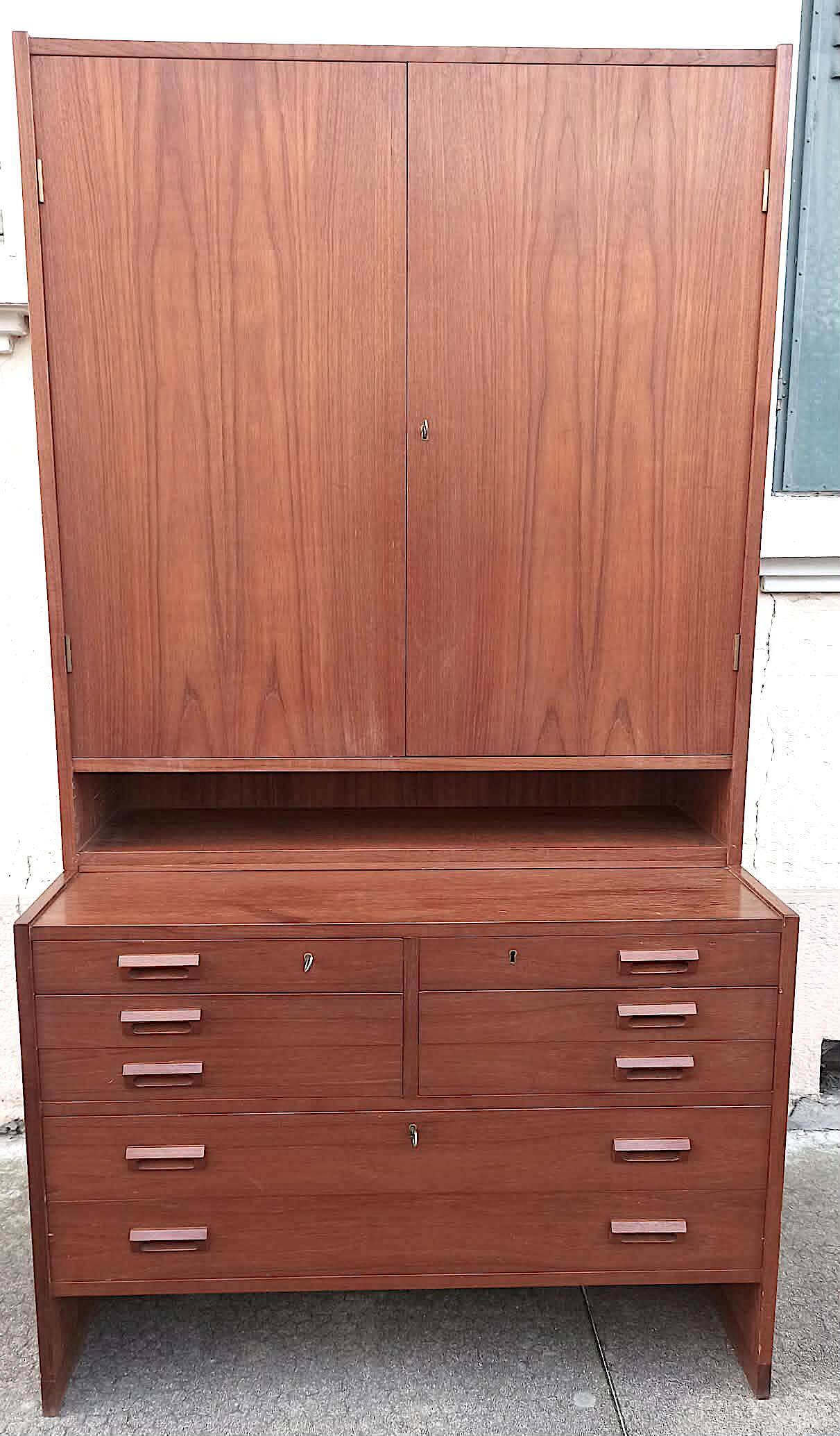 Double teak cabinet from the 1950s by Hans Wegner for RY Mobler, height 180 cm.