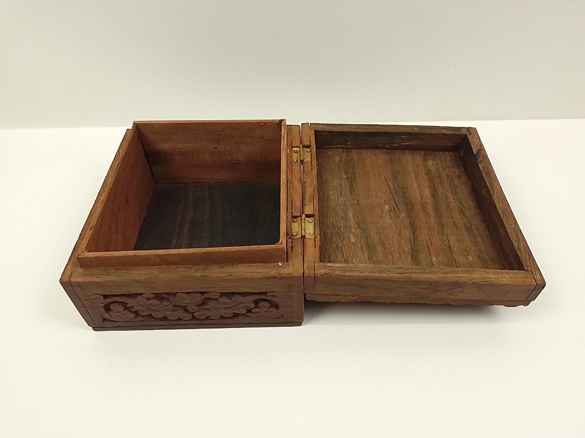 Rectangular wooden box deco in relief 15 cm x 13 cm