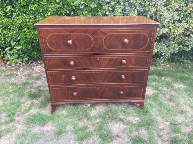 Scribanne chest of drawers