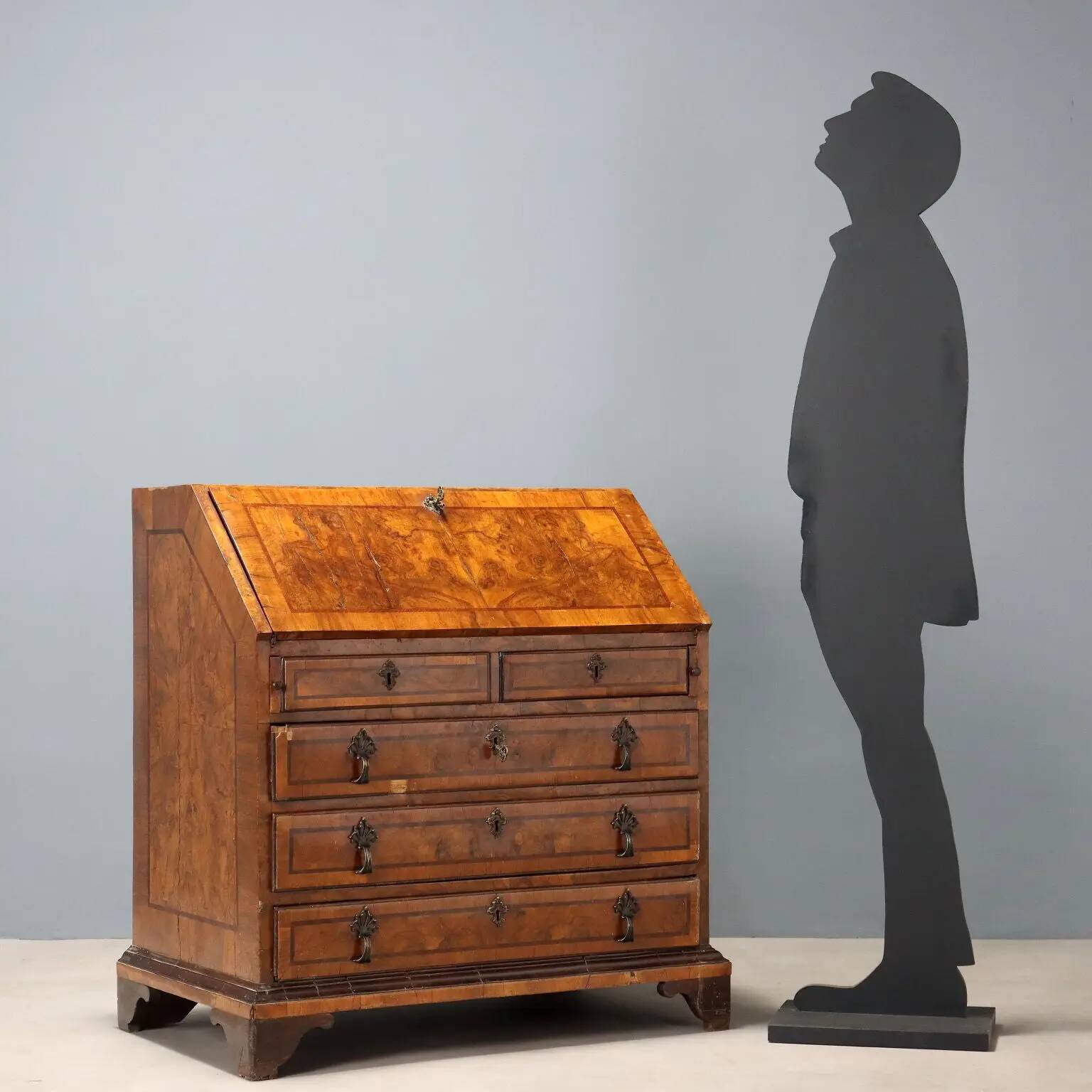 Antique walnut burr drop-leaf cabinet with 8 drawers, Italy, 18th century.