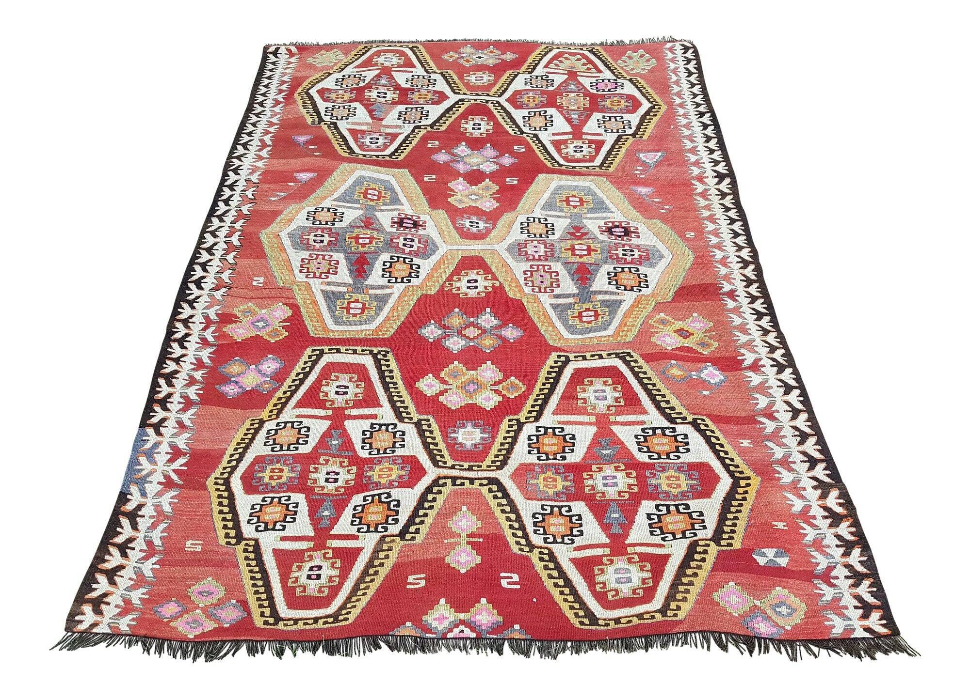 Vintage Turkish kilim, handwoven, 140x191 cm.