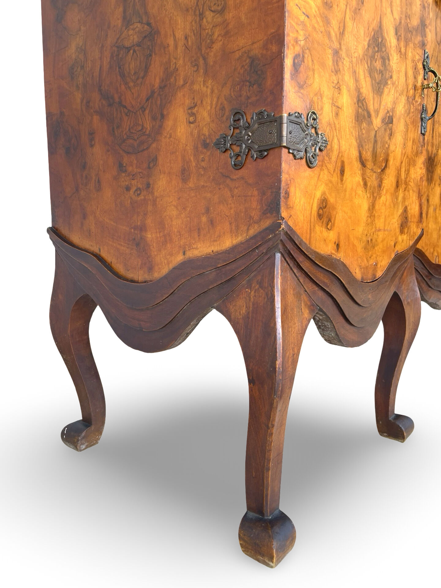 Walnut buffet, antique Italian, 1930s.