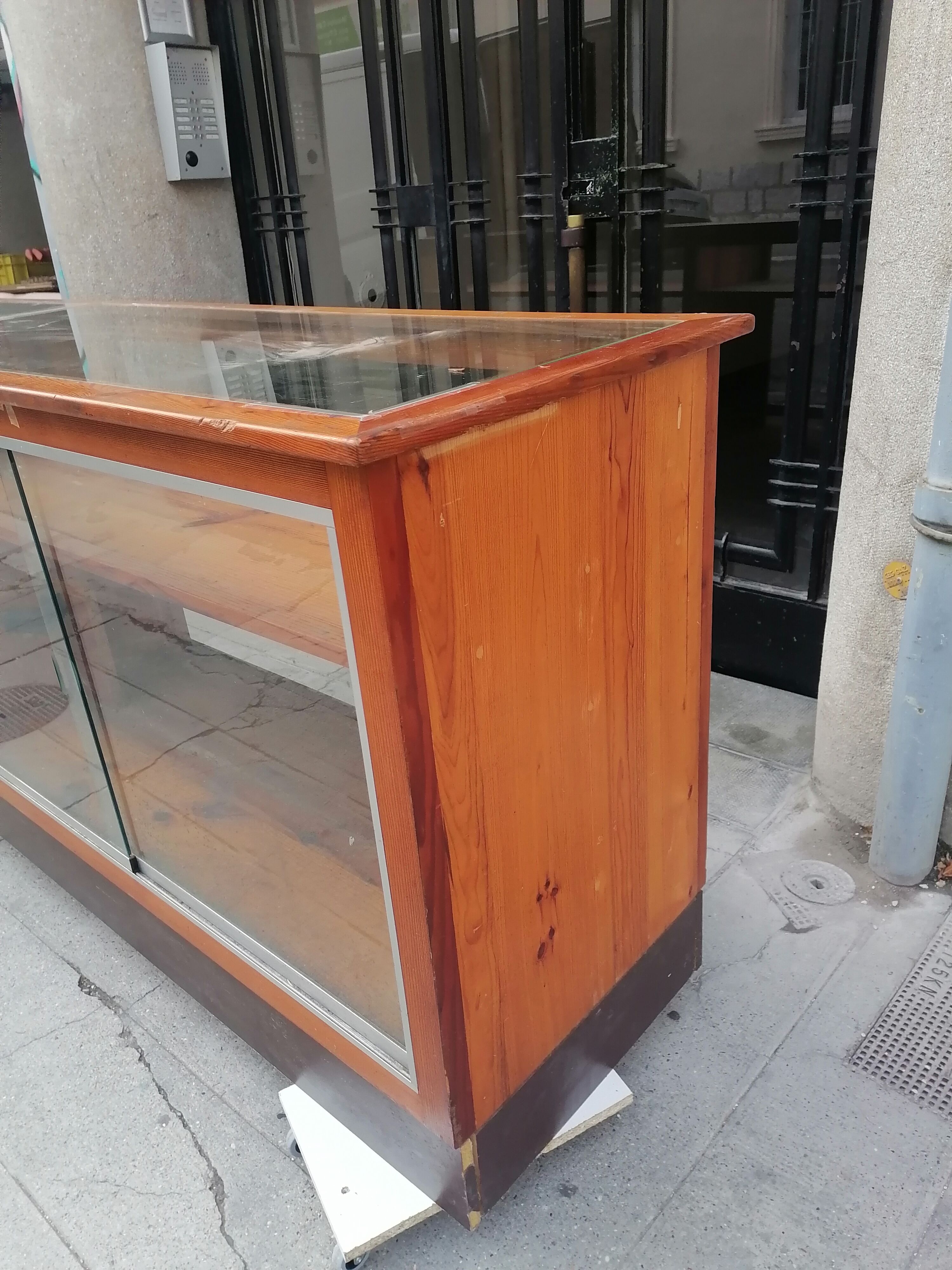 Glazed store bank from the 70s.