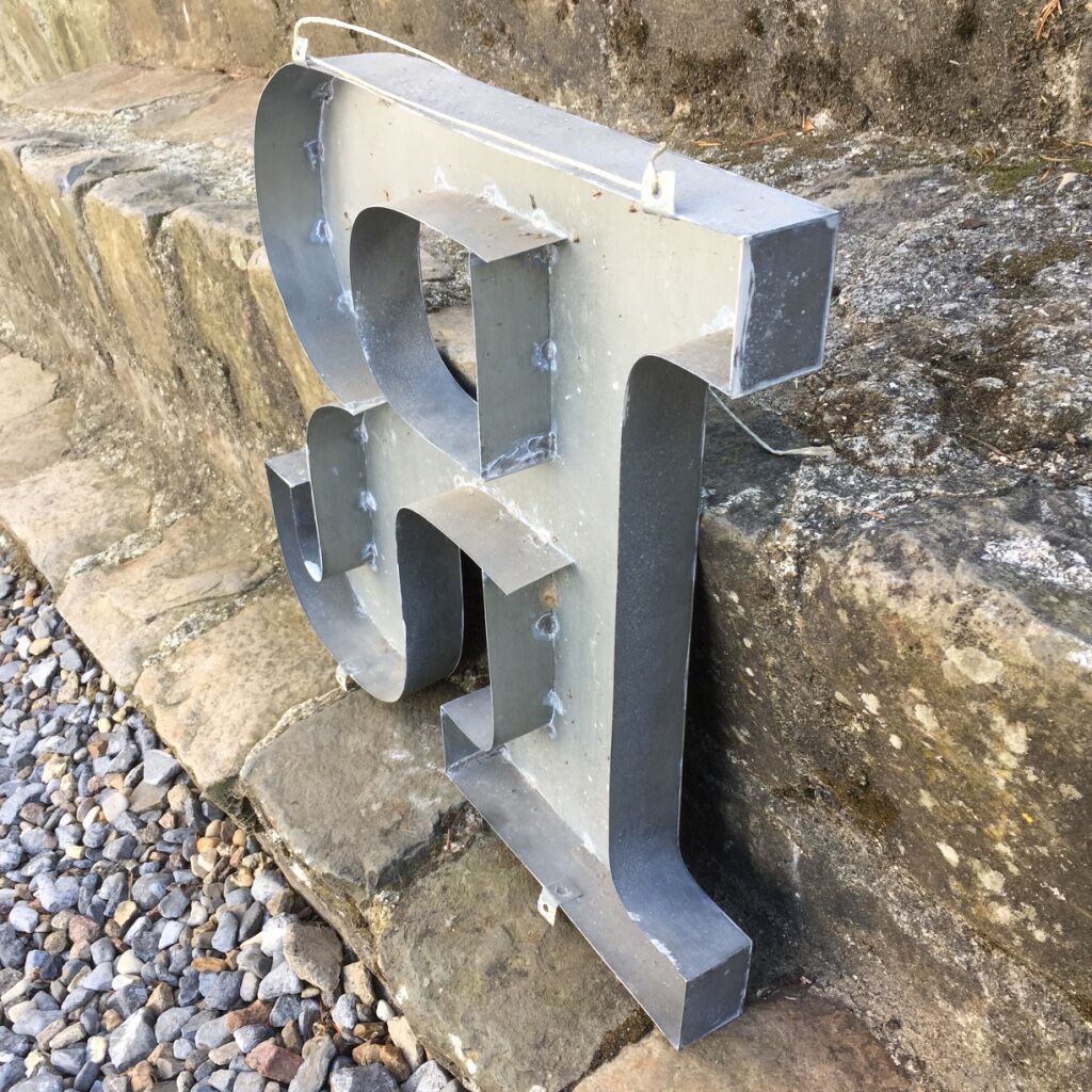 Large size zinc sign R letter