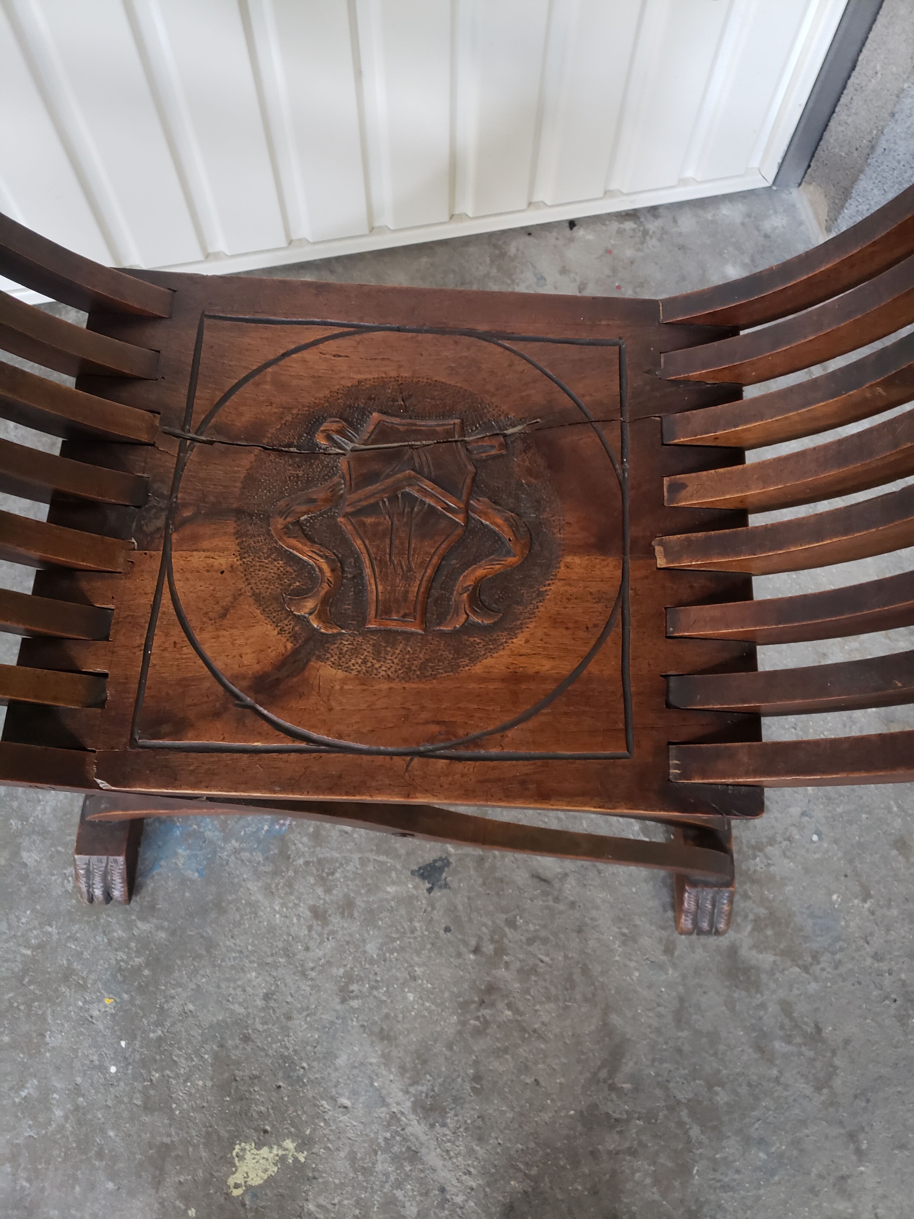 Paire de fauteuils curule ou dagobert