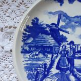 Assiette plate bleue et blanche porcelaine royal manufacture boch belgique. piece de 1950. assiette cadeau amoureux