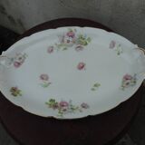 Plat en porcelaine à décor de fleurs