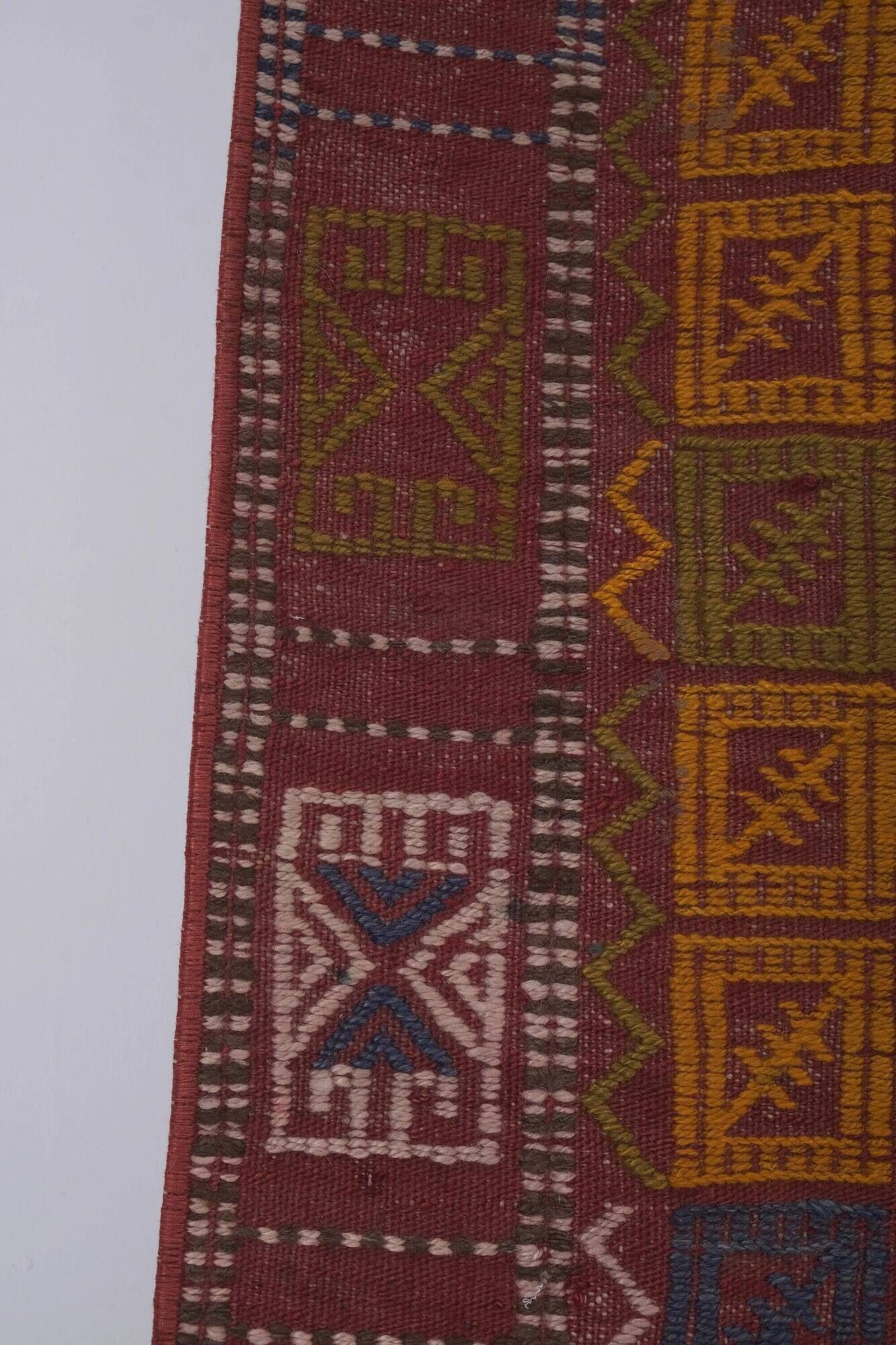 Vintage Turkish kilim handwoven 136x204 cm
