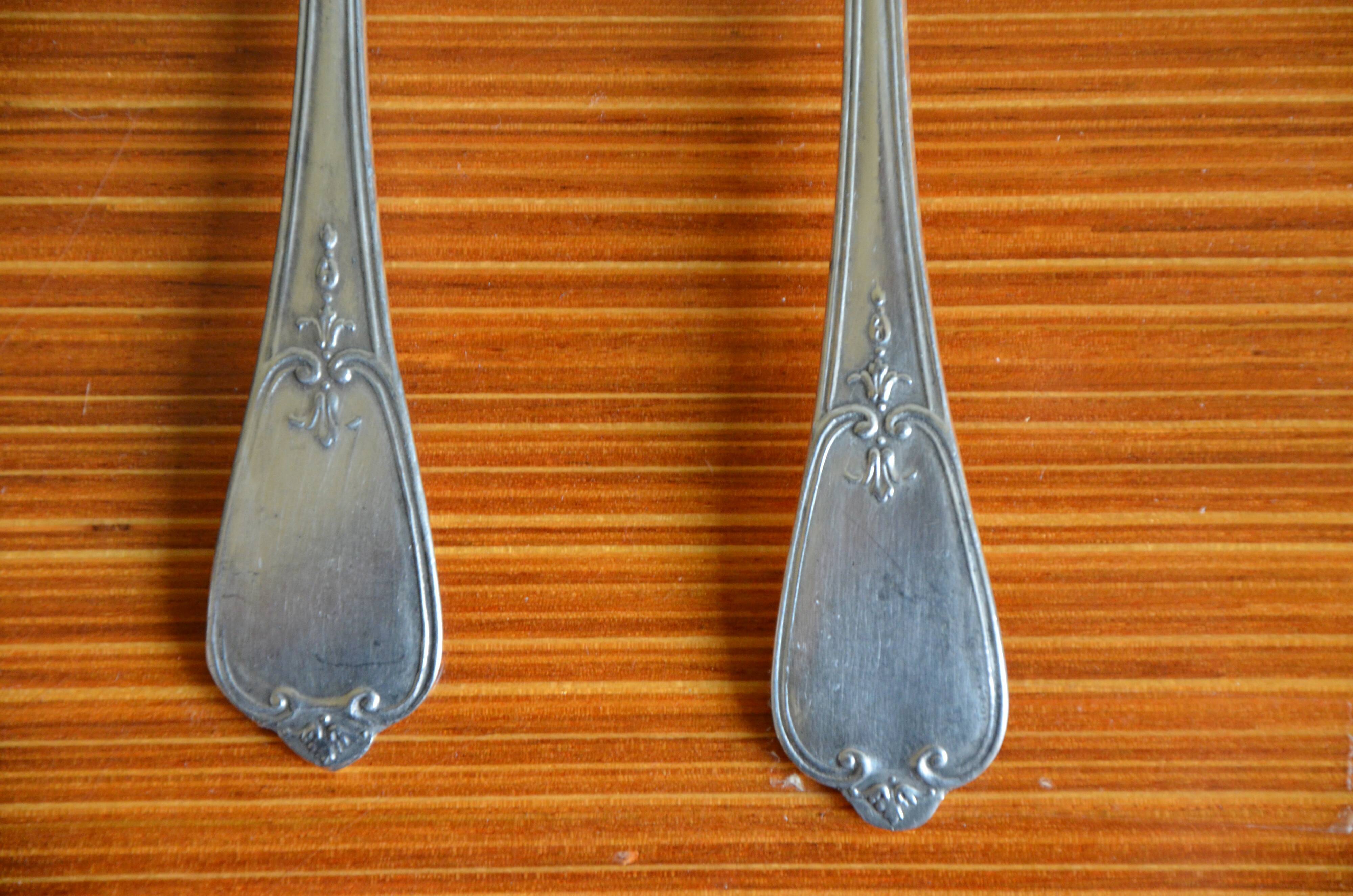 Silver metal housewife