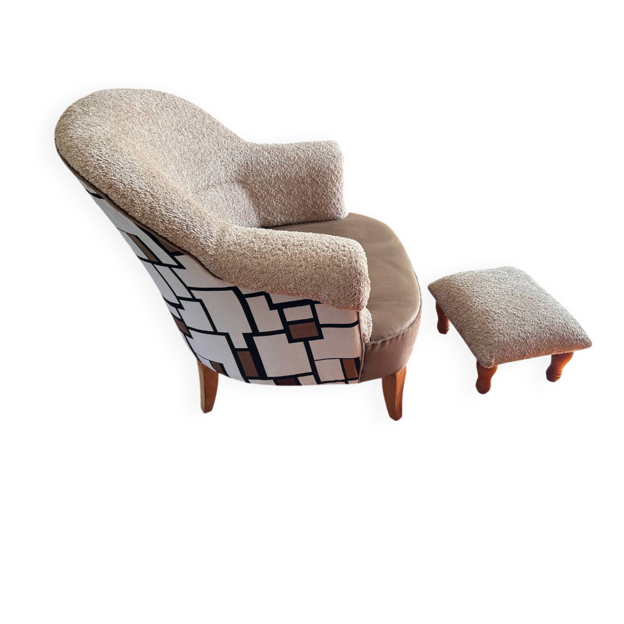 Paire fauteuils crapauds beige tissu bouclette et son repose pieds