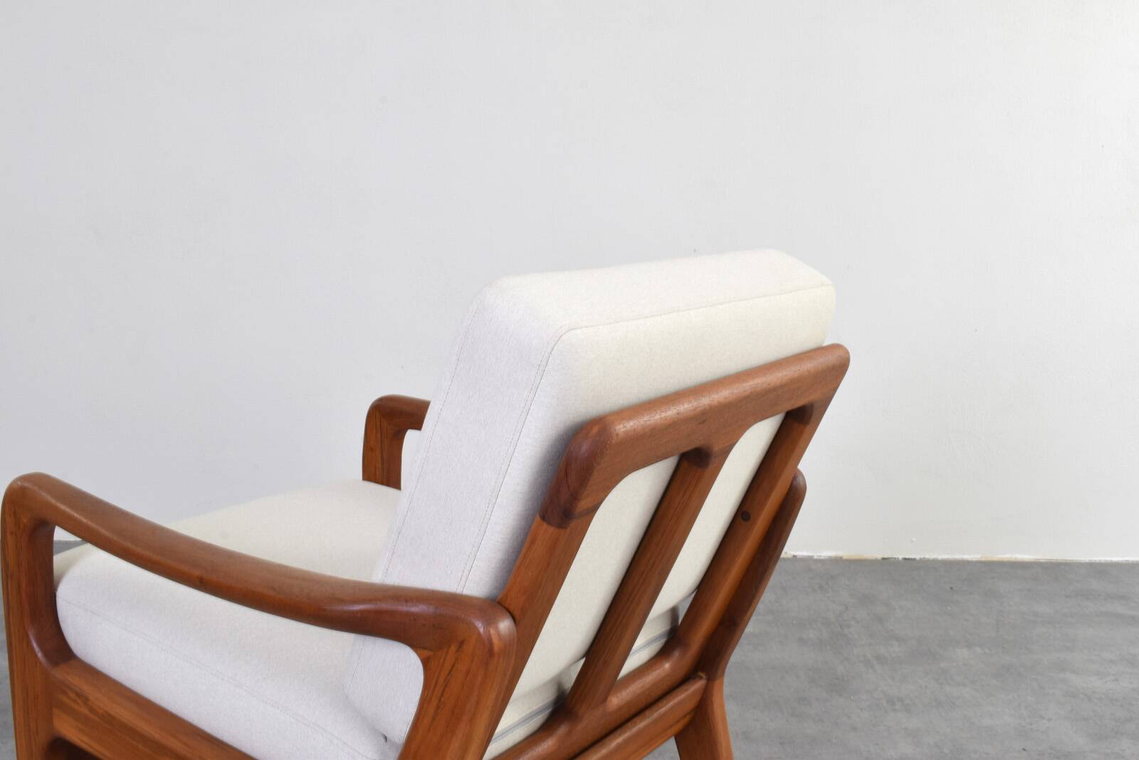 Lounge chair by Juul Kristensen and danich teak lounge chair, set of 2