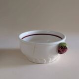 Set of 4 ceramic bowls with strawberry-shaped handles