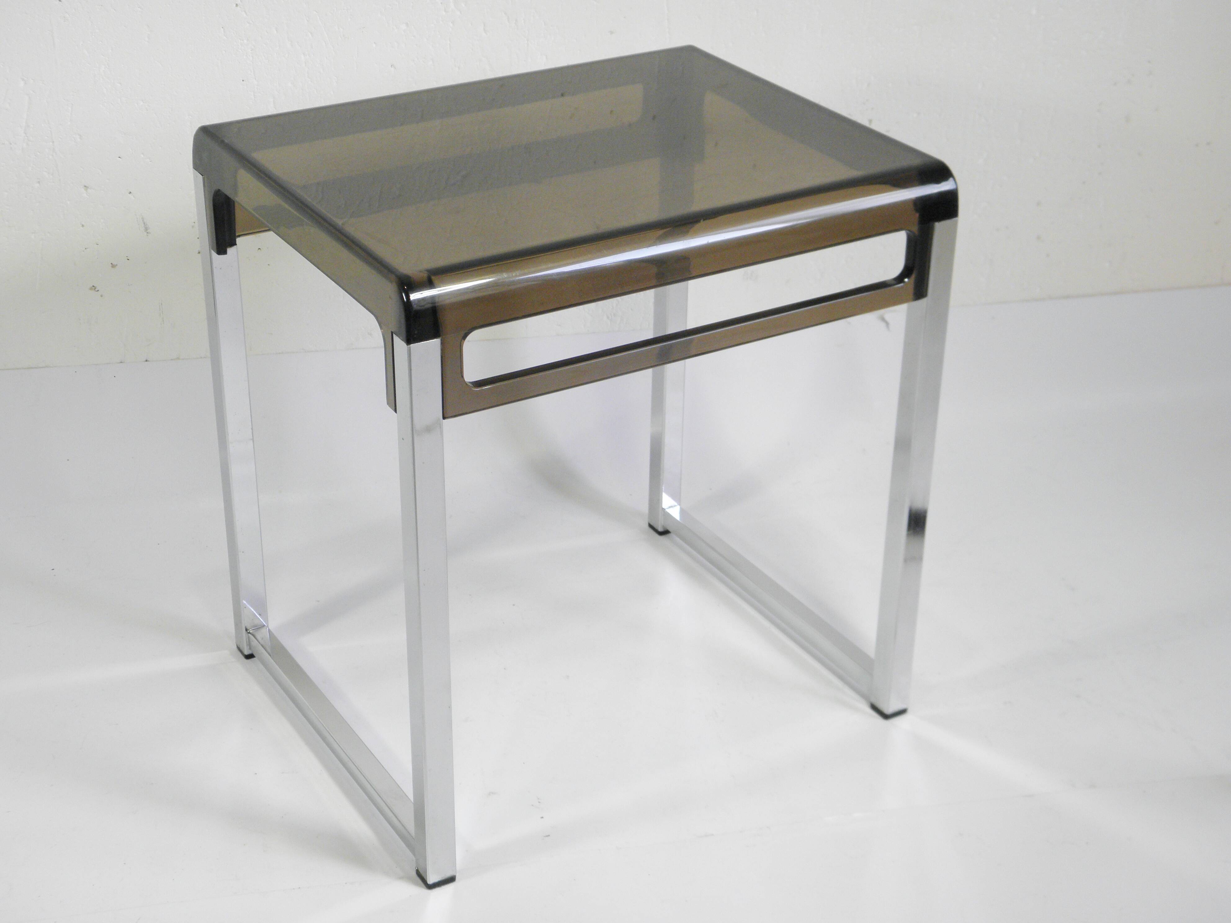Table basse plexiglas et chrome - design 1970